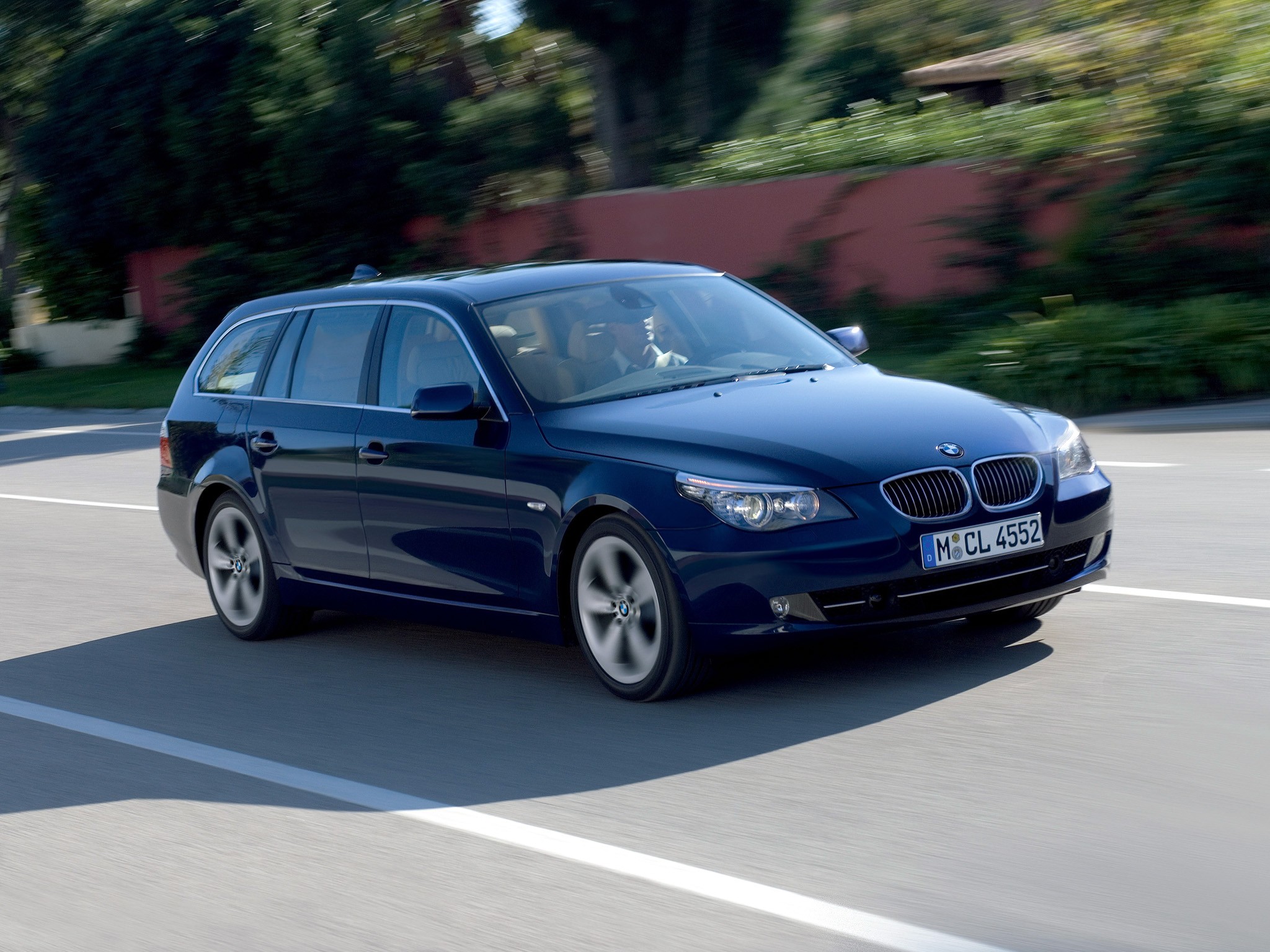 Bmw 5 Series Touring photo 25