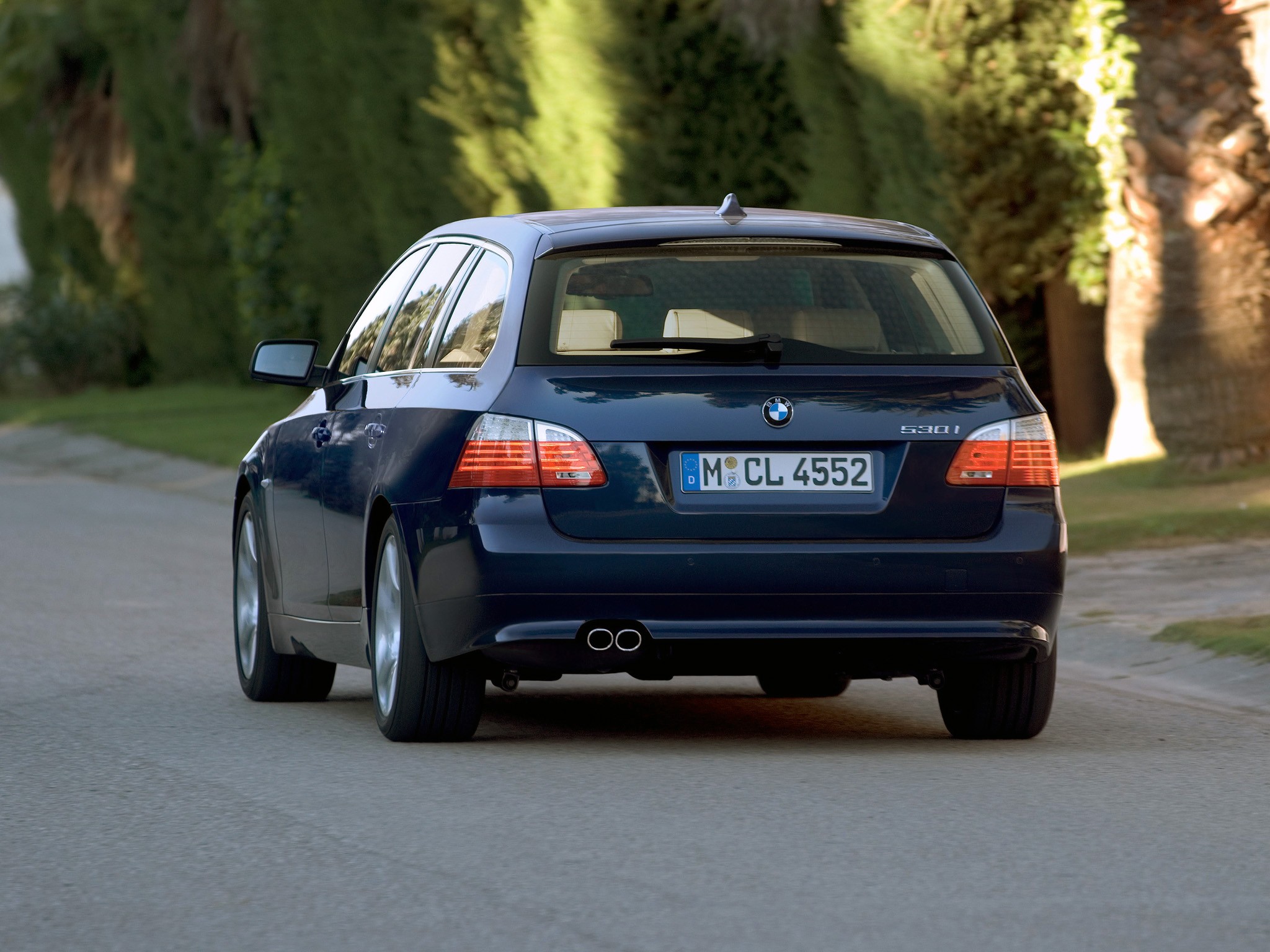 Bmw 5 Series Touring photo 31