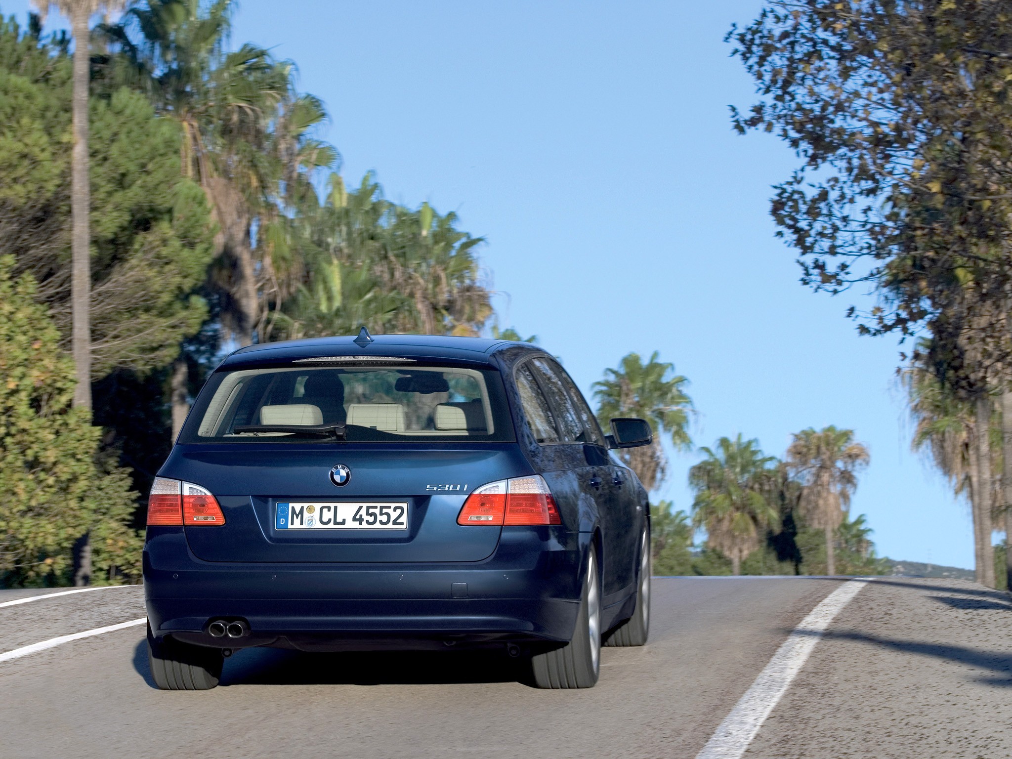 Bmw 5 Series Touring photo 32