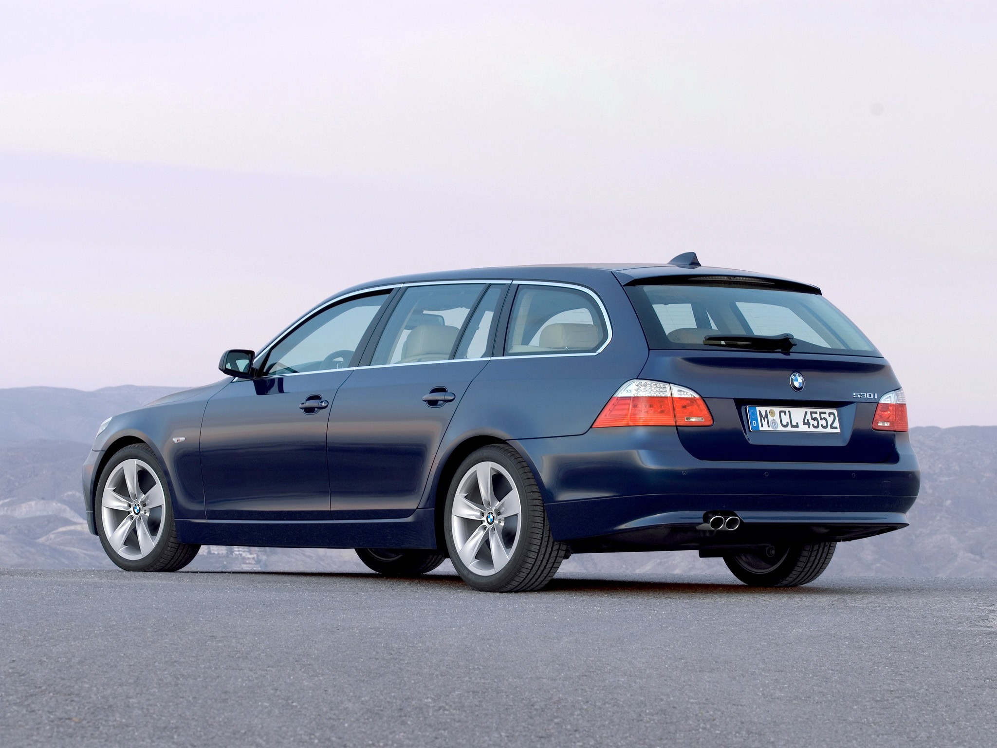 Bmw 5 Series Touring photo 37