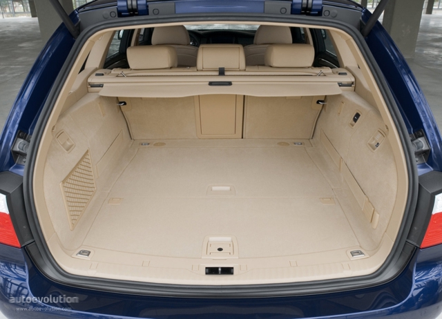 Bmw 5 Series Touring photo 39