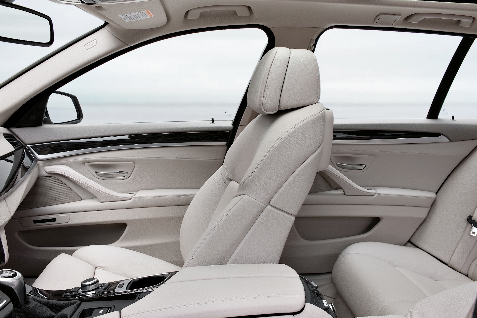 Bmw 5 Series Touring photo 55