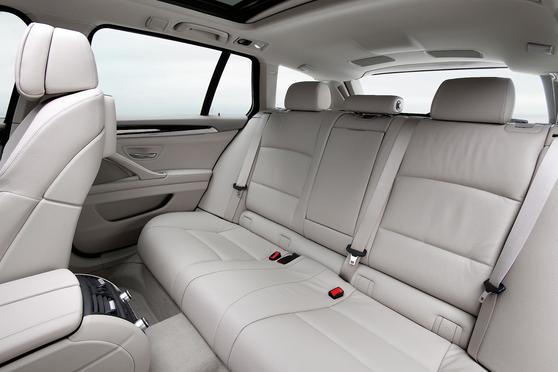 Bmw 5 Series Touring photo 56