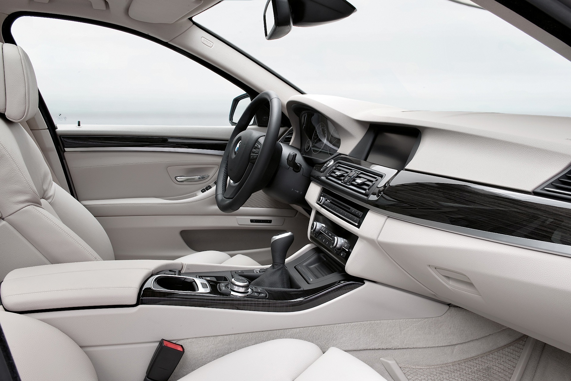 Bmw 5 Series Touring photo 58