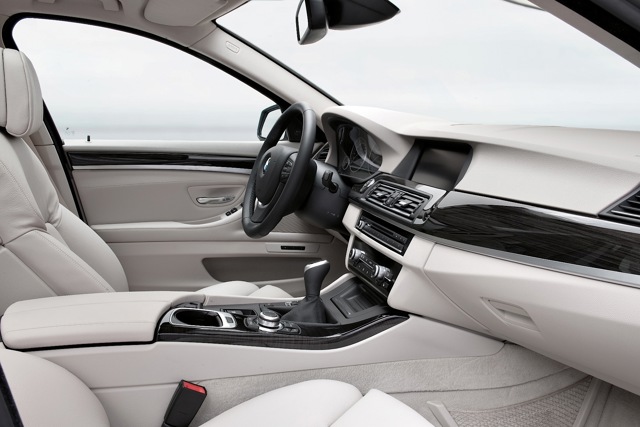 Bmw 5 Series Touring photo 58