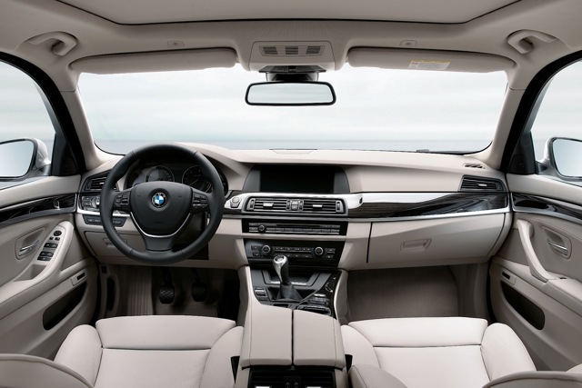 Bmw 5 Series Touring photo 59