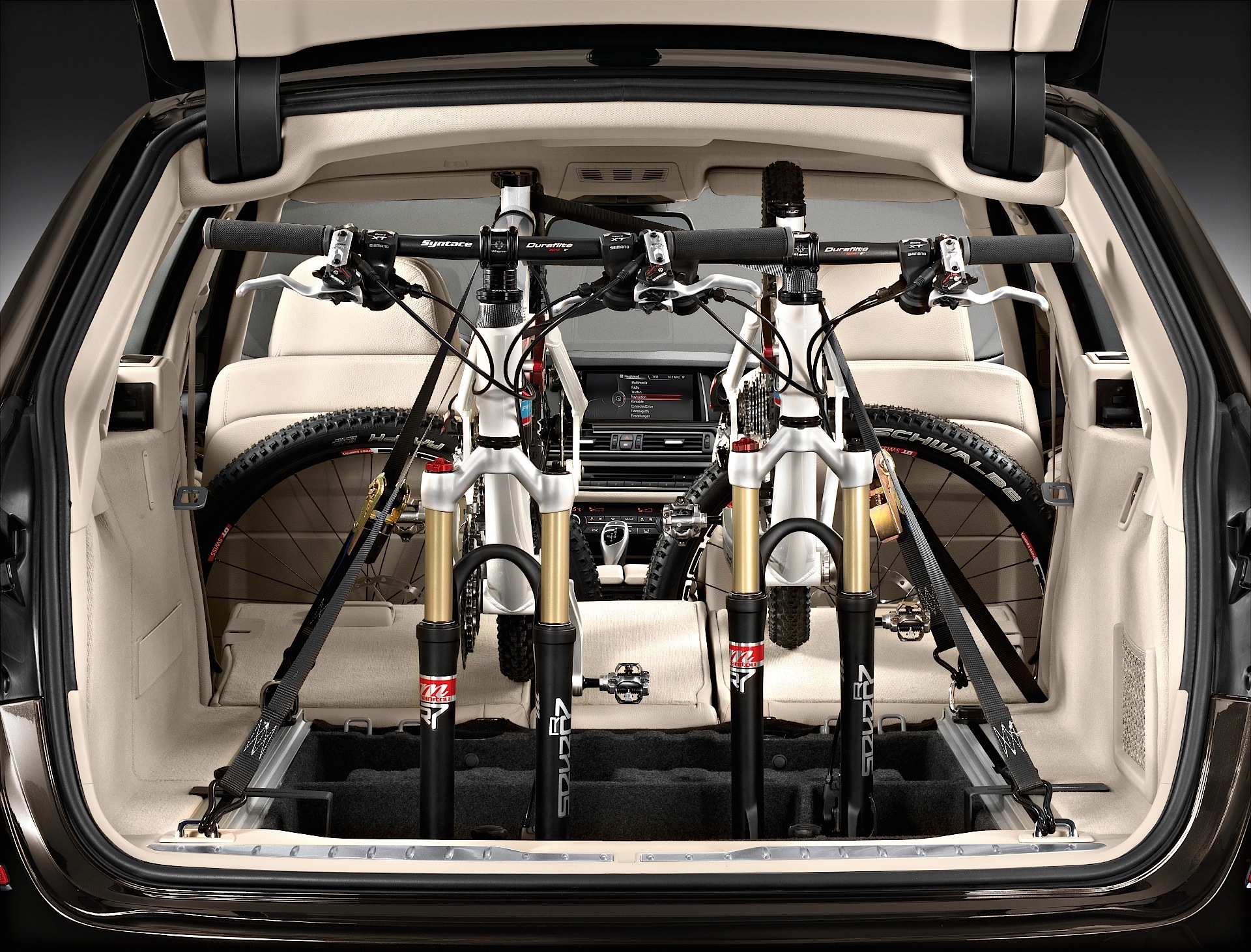 Bmw 5 Series Touring photo 95