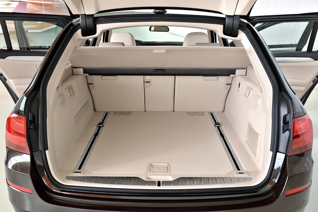 Bmw 5 Series Touring photo 102