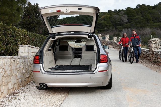 Bmw 5 Series Touring photo 4