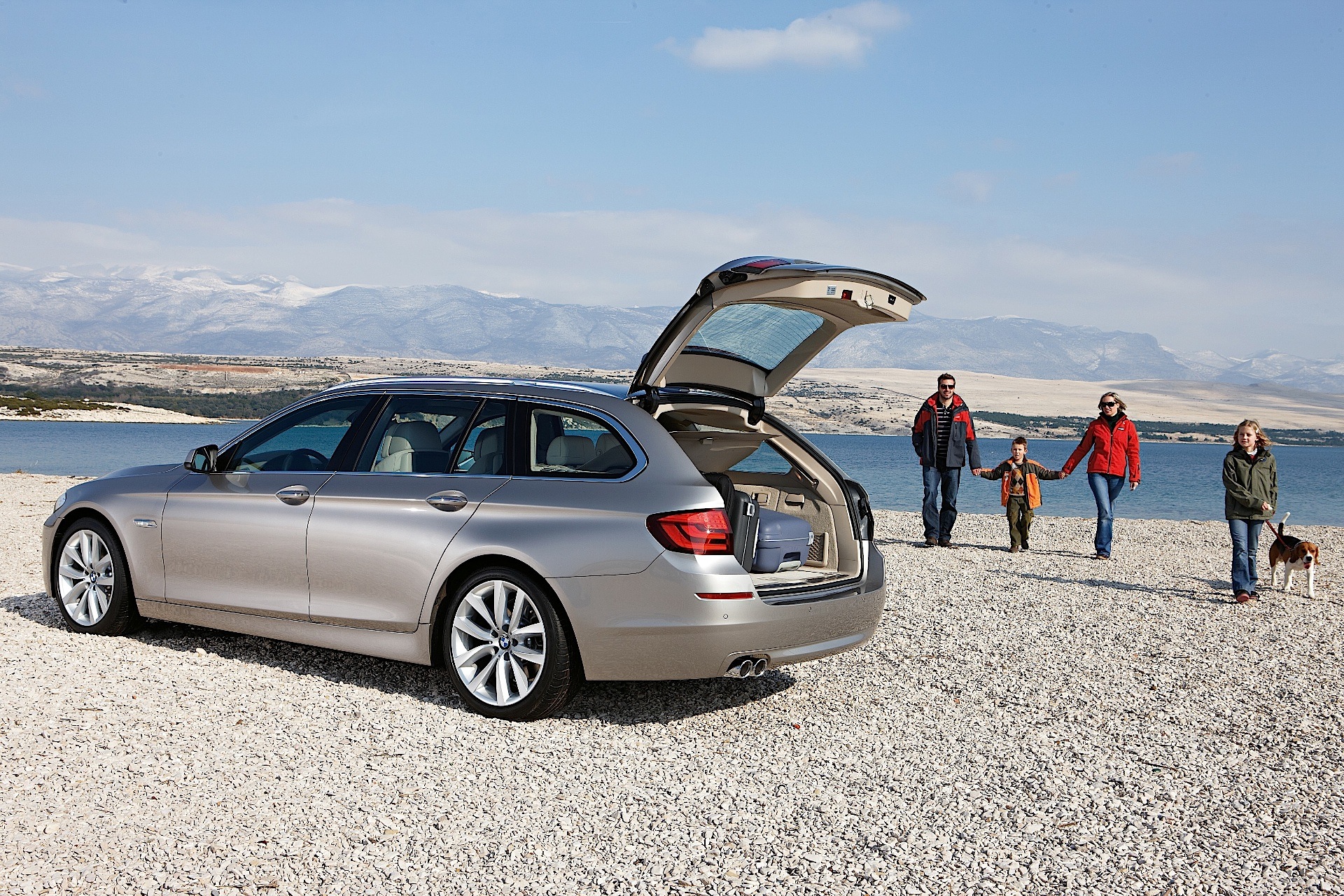 Bmw 5 Series Touring photo 8