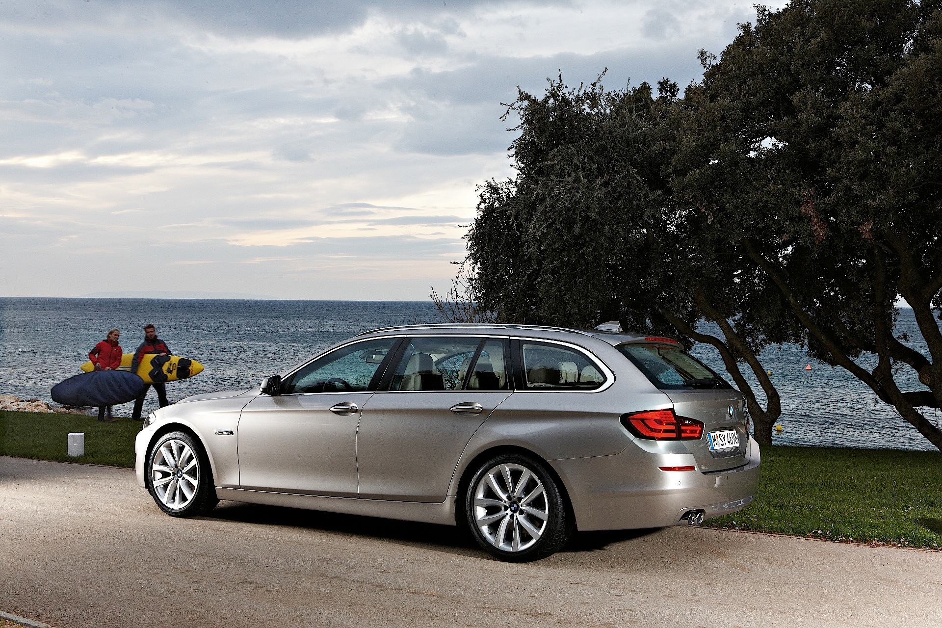 Bmw 5 Series Touring photo 14