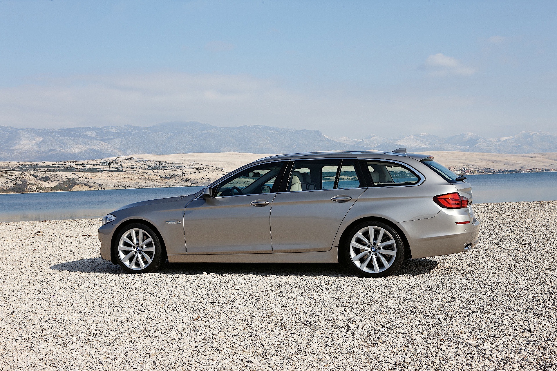 Bmw 5 Series Touring photo 15