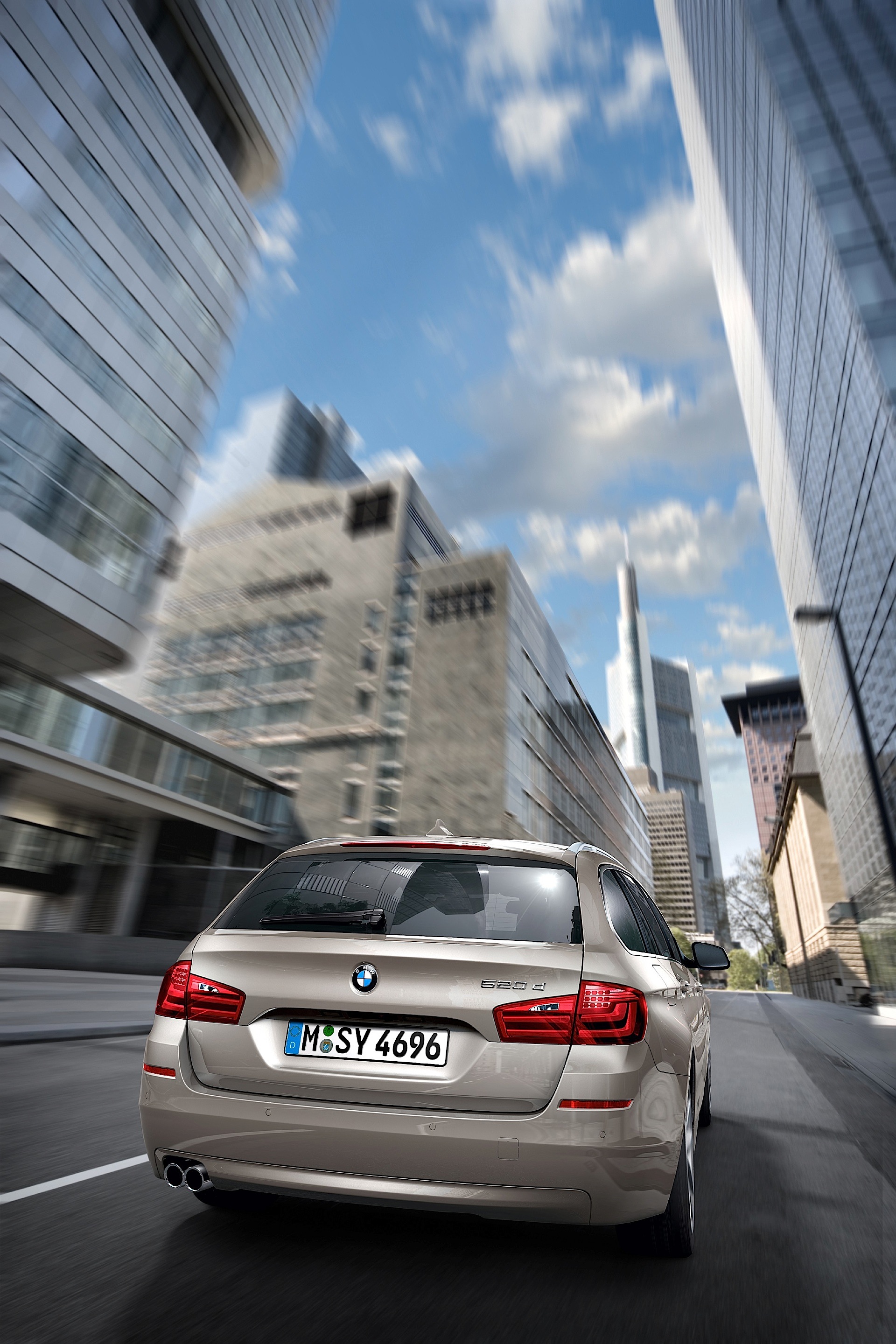 Bmw 5 Series Touring photo 23