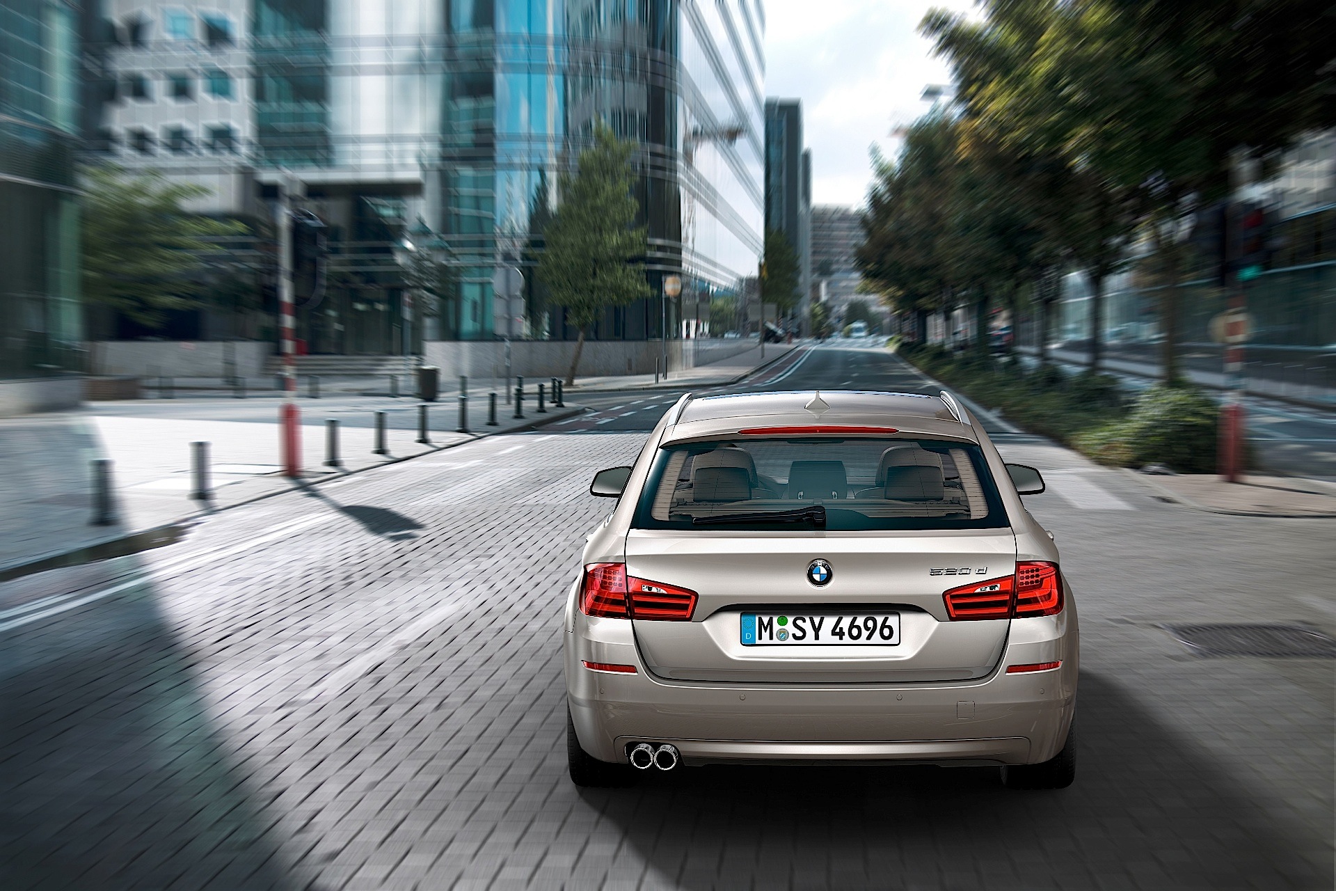 Bmw 5 Series Touring photo 24