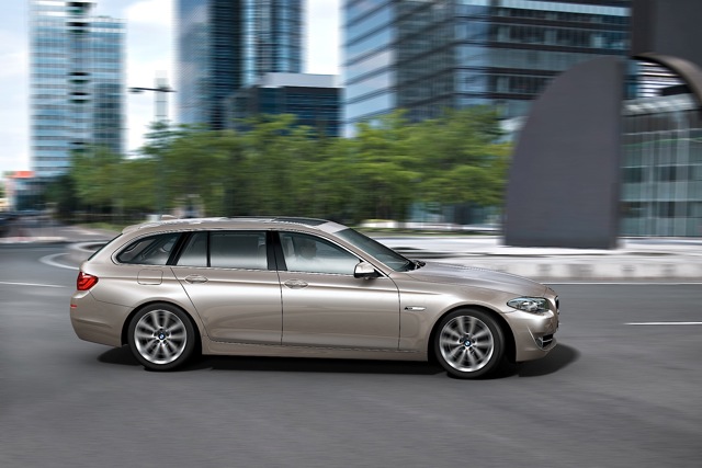 Bmw 5 Series Touring photo 25