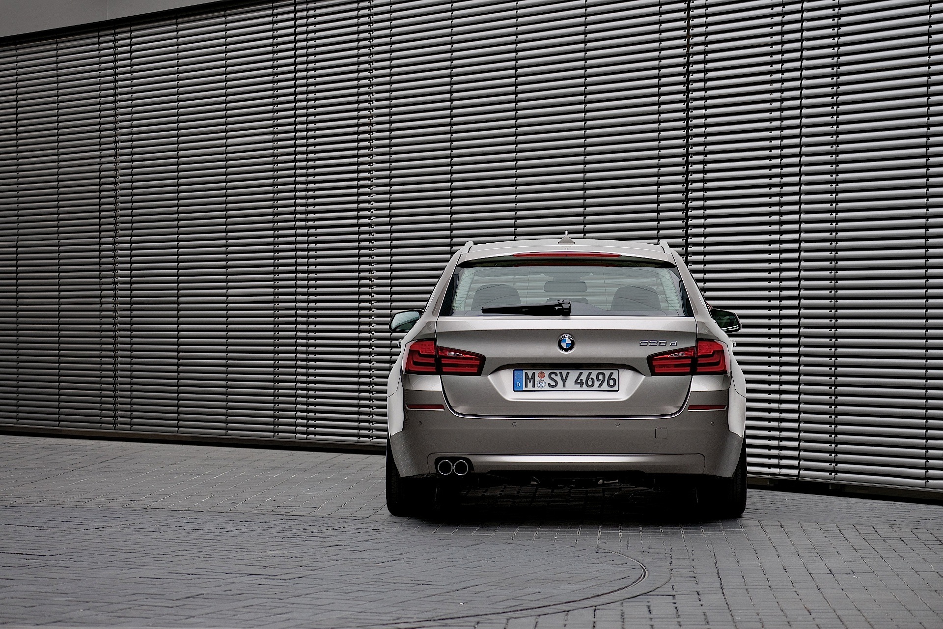 Bmw 5 Series Touring photo 30