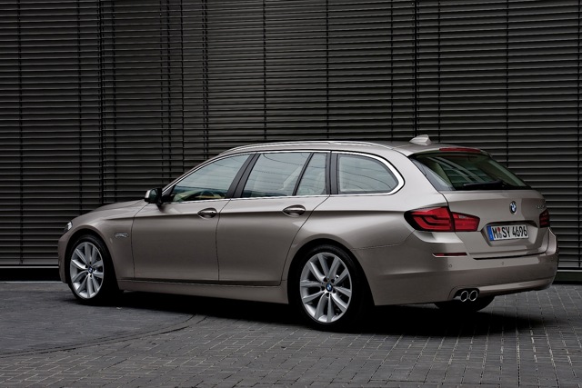 Bmw 5 Series Touring photo 31