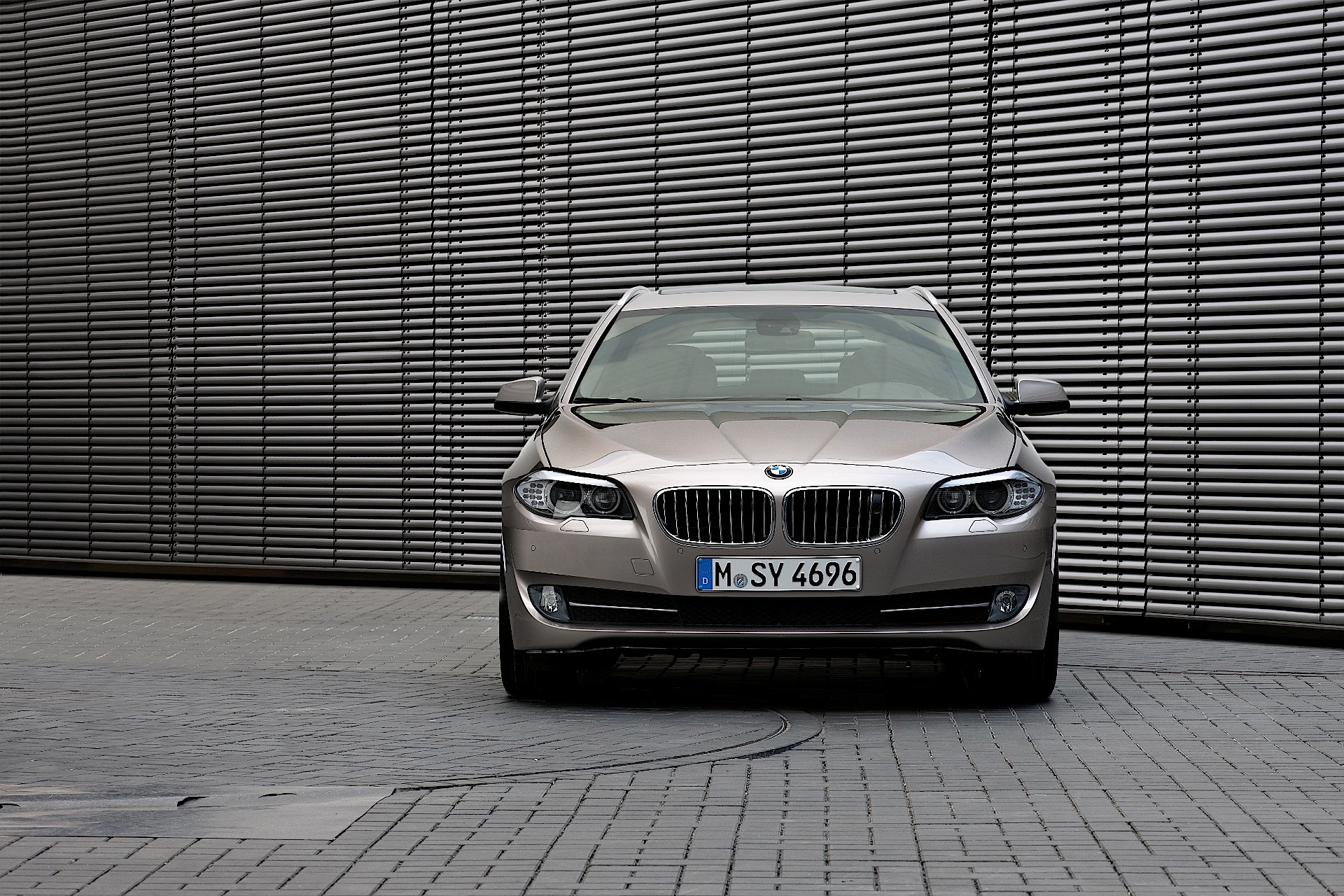 Bmw 5 Series Touring photo 34