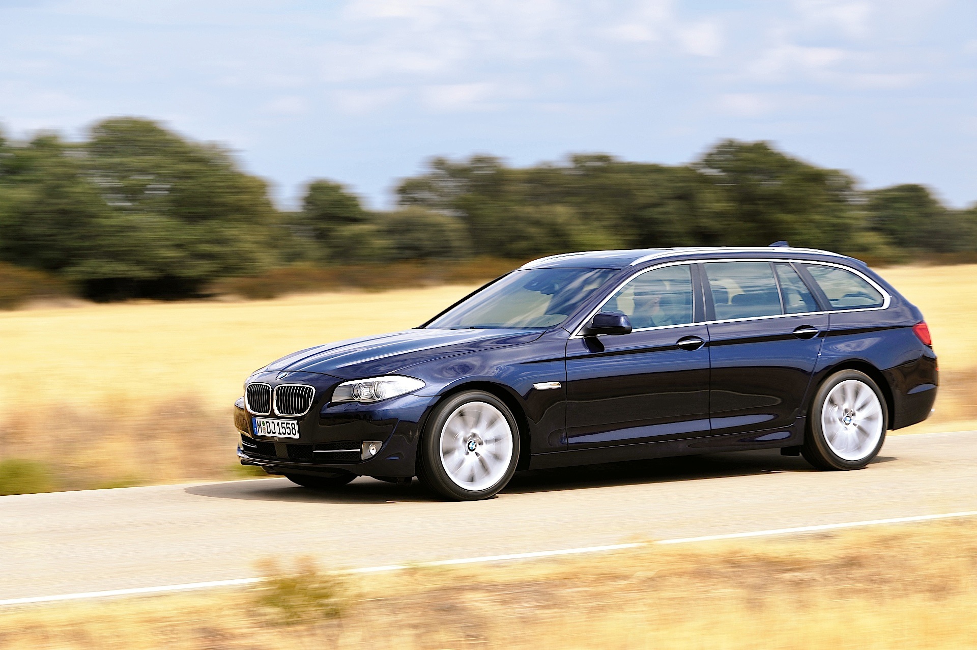 Bmw 5 Series Touring photo 37