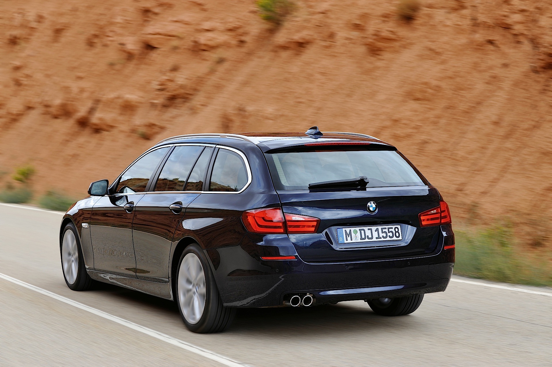 Bmw 5 Series Touring photo 41