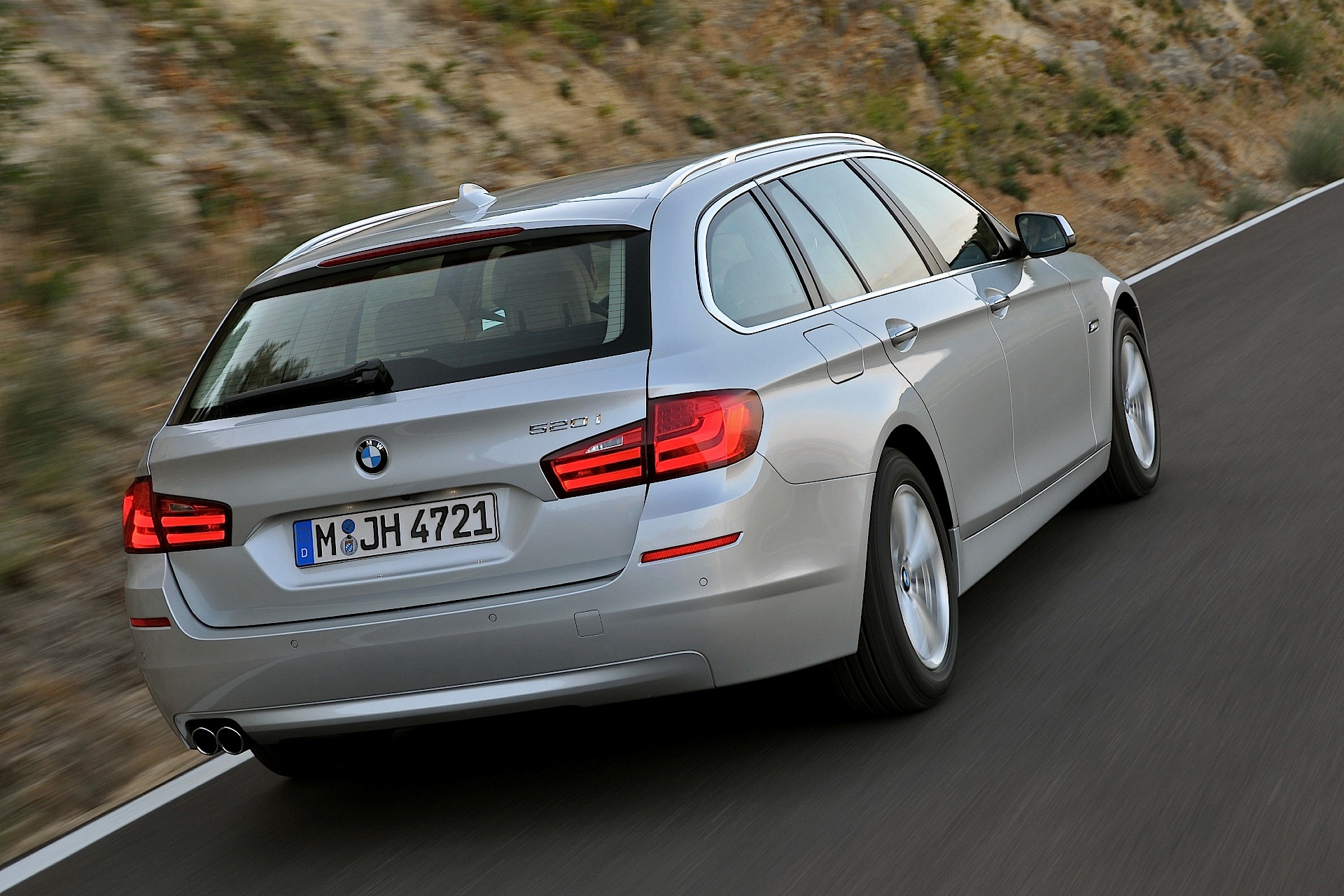 Bmw 5 Series Touring photo 42