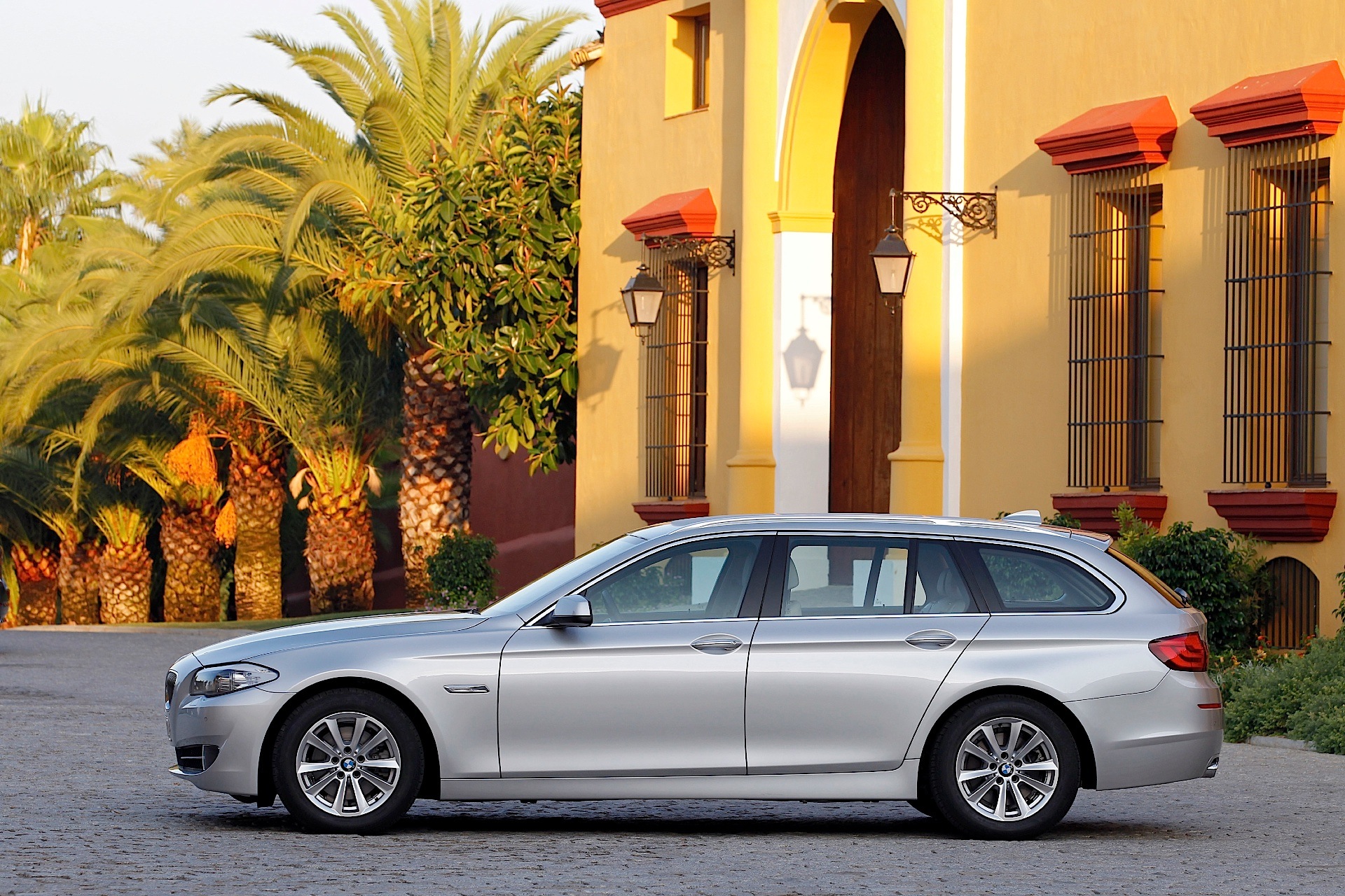 Bmw 5 Series Touring photo 43