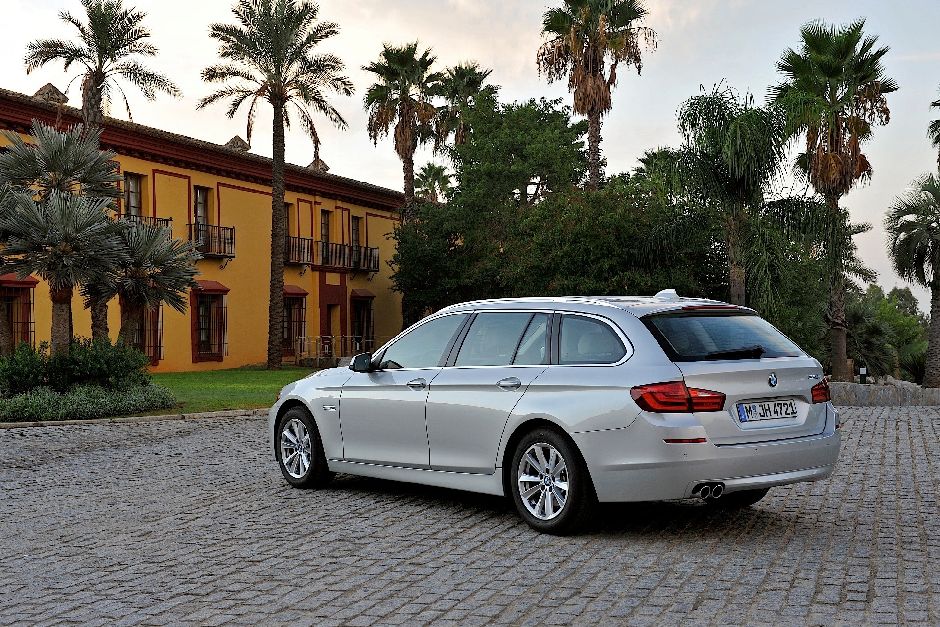 Bmw 5 Series Touring photo 44