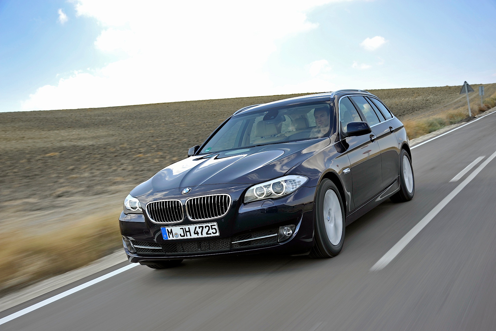Bmw 5 Series Touring photo 48