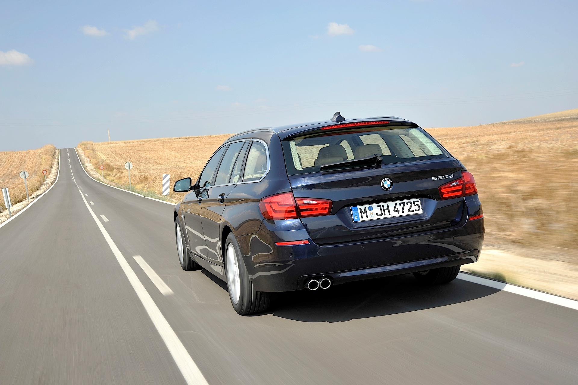 Bmw 5 Series Touring photo 49