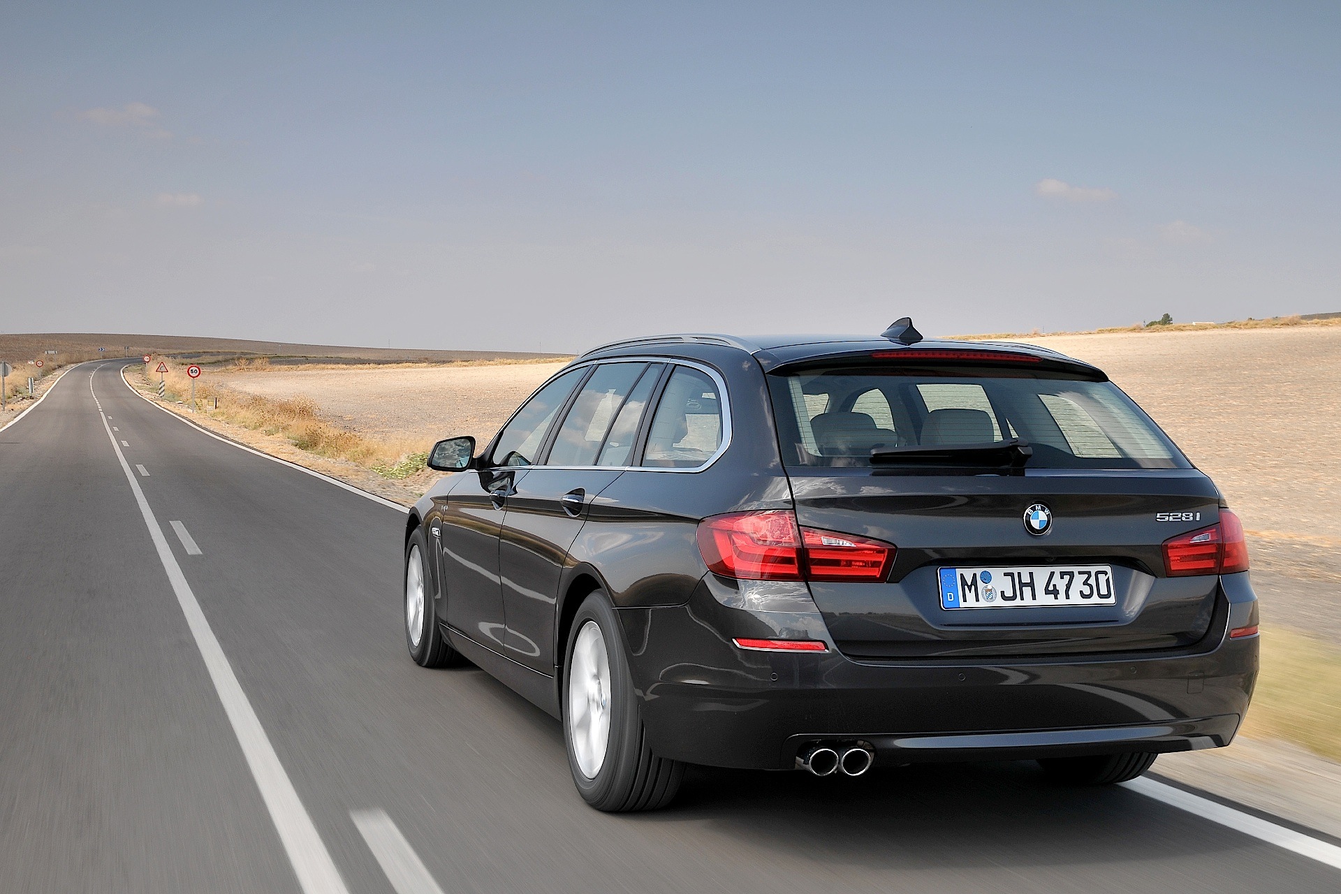 Bmw 5 Series Touring photo 52