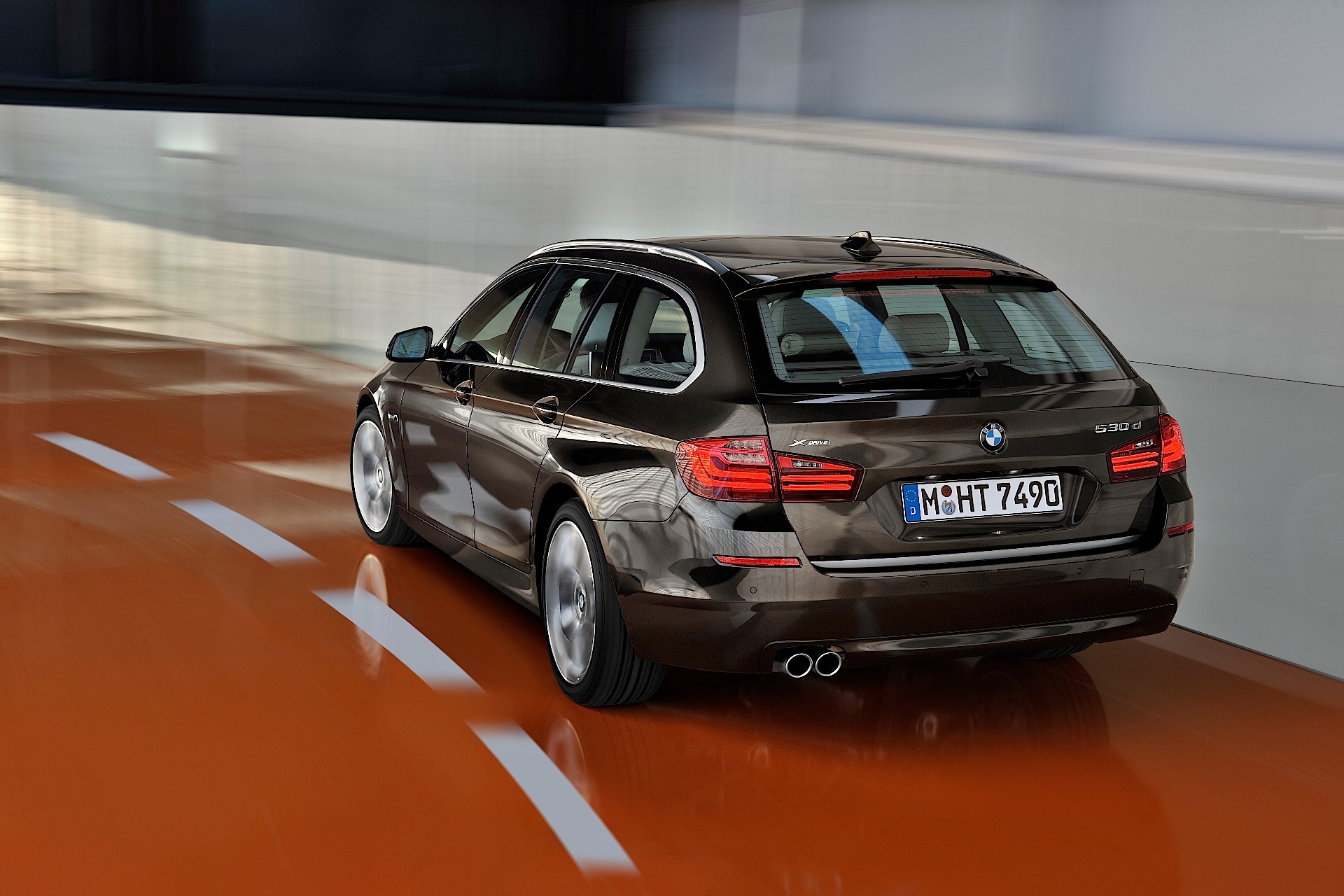 Bmw 5 Series Touring photo 20