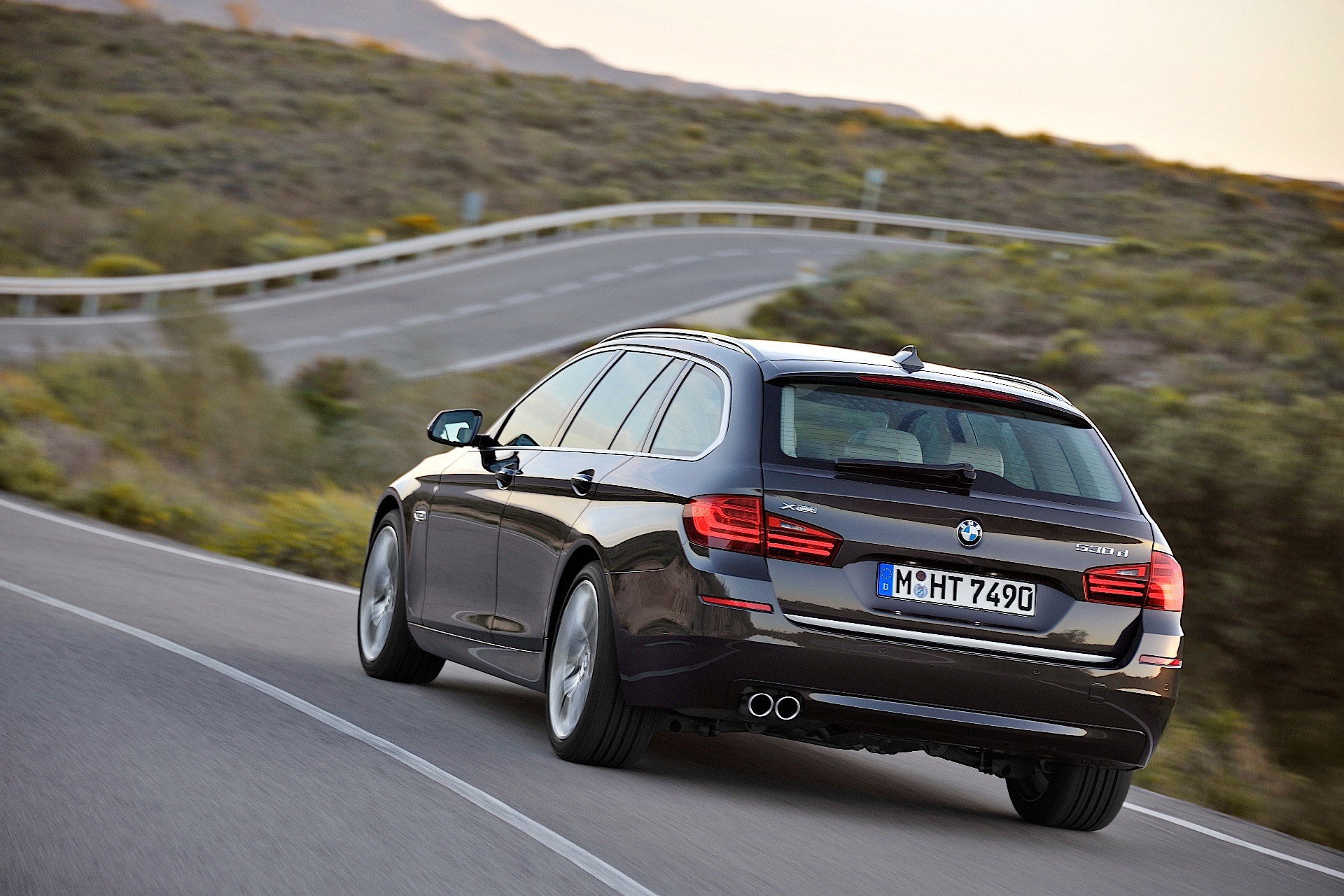 Bmw 5 Series Touring photo 22