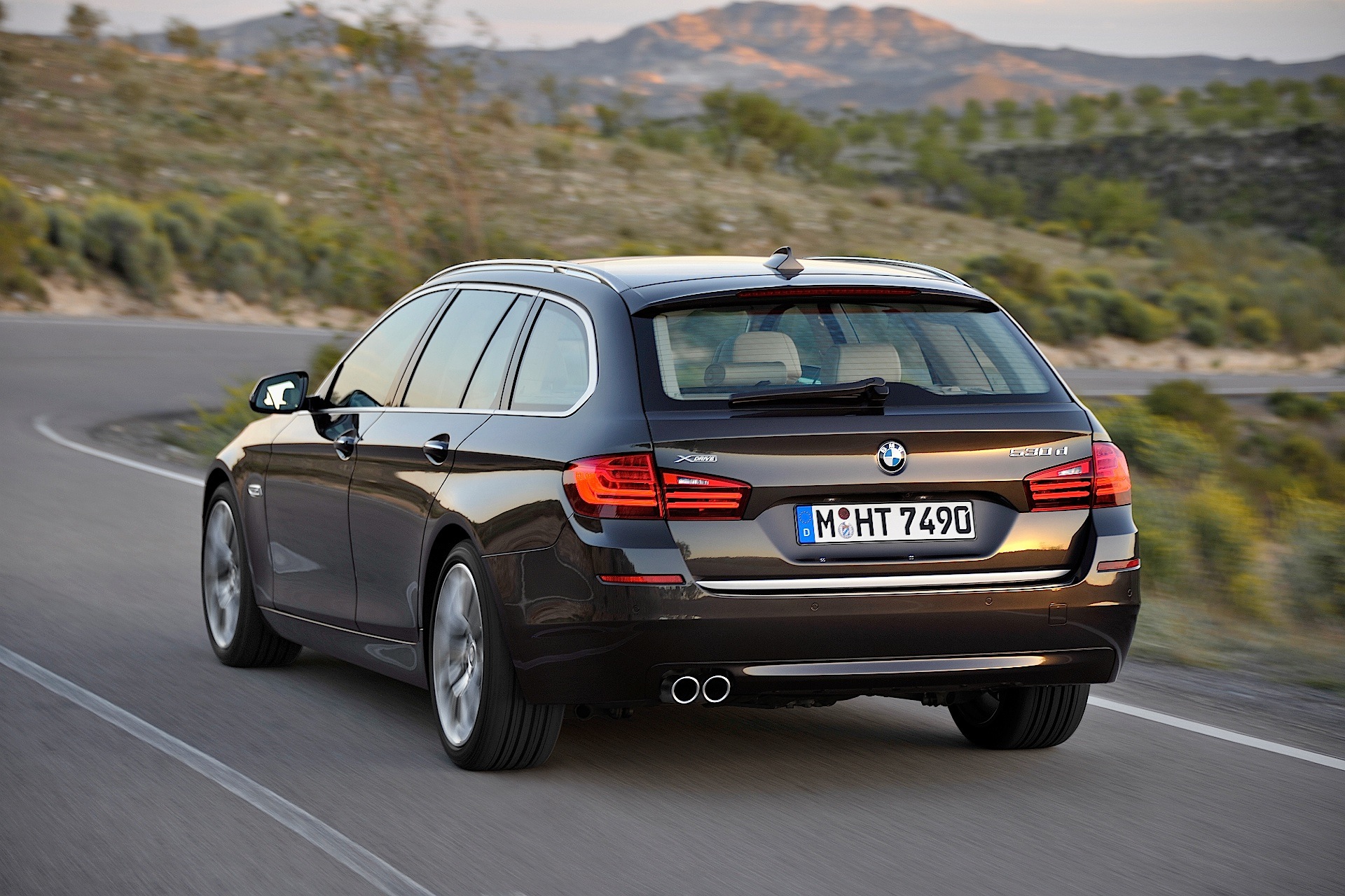 Bmw 5 Series Touring photo 23