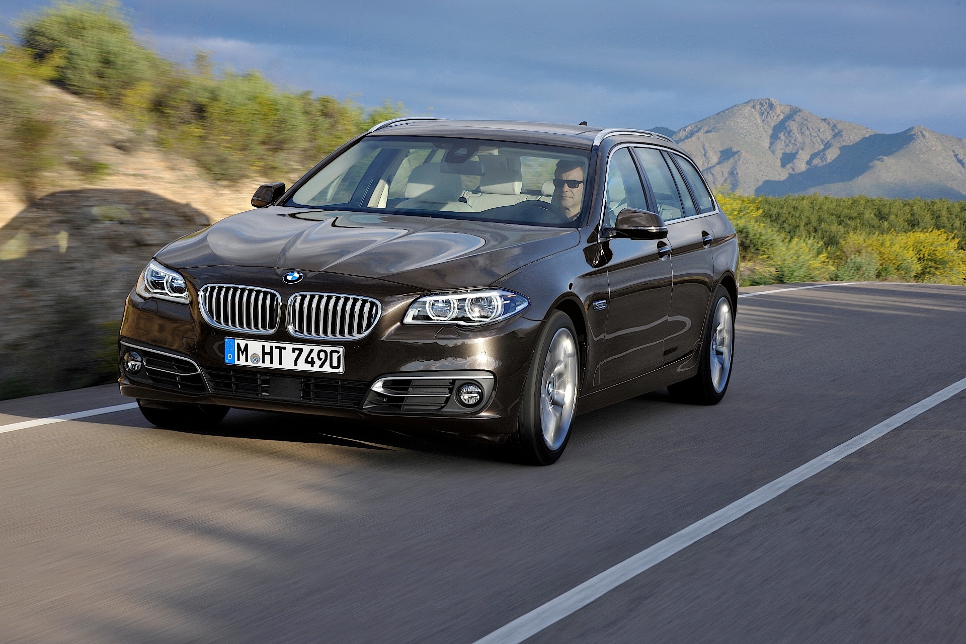 Bmw 5 Series Touring photo 29