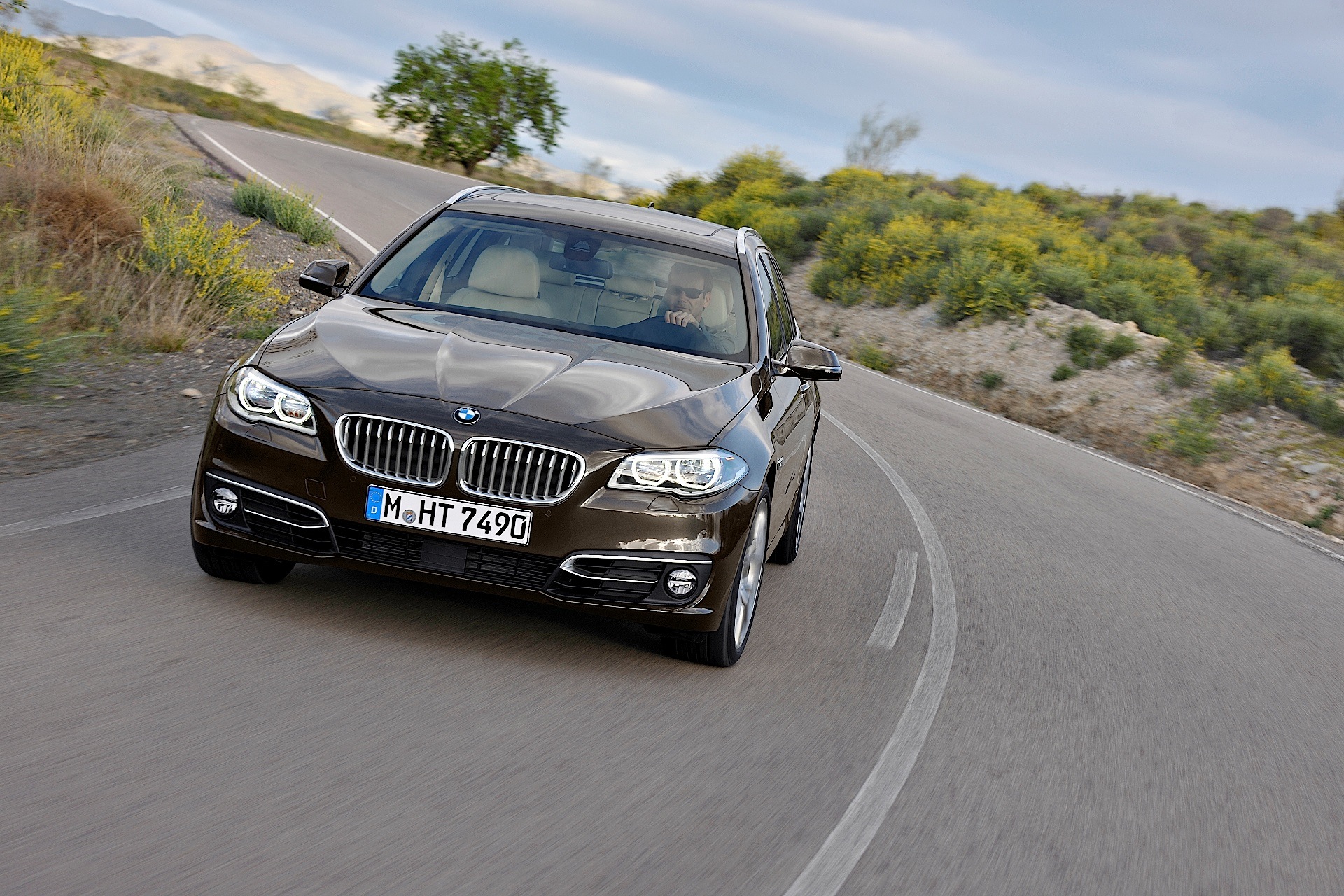 Bmw 5 Series Touring photo 30
