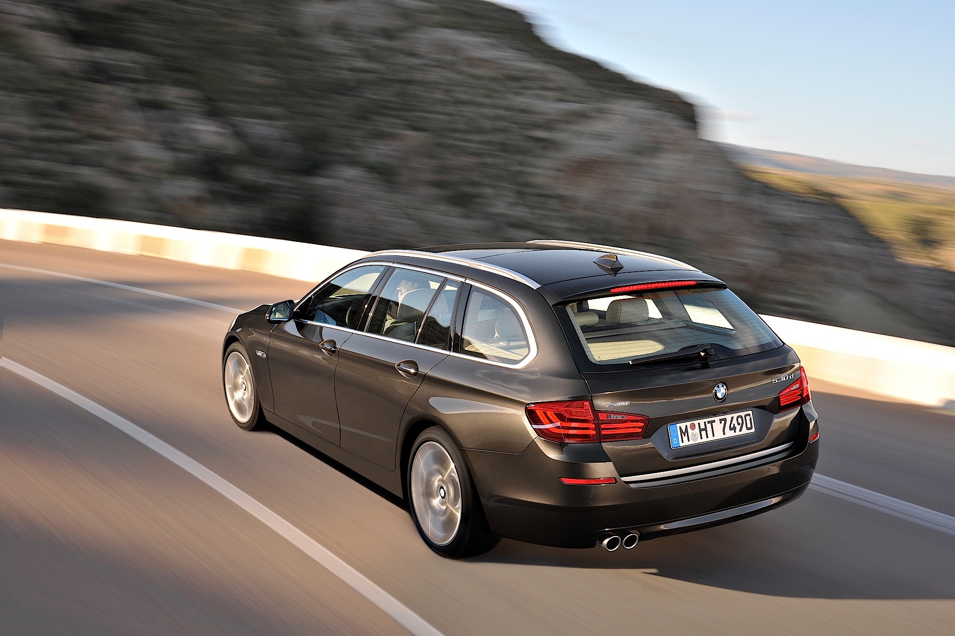 Bmw 5 Series Touring photo 38