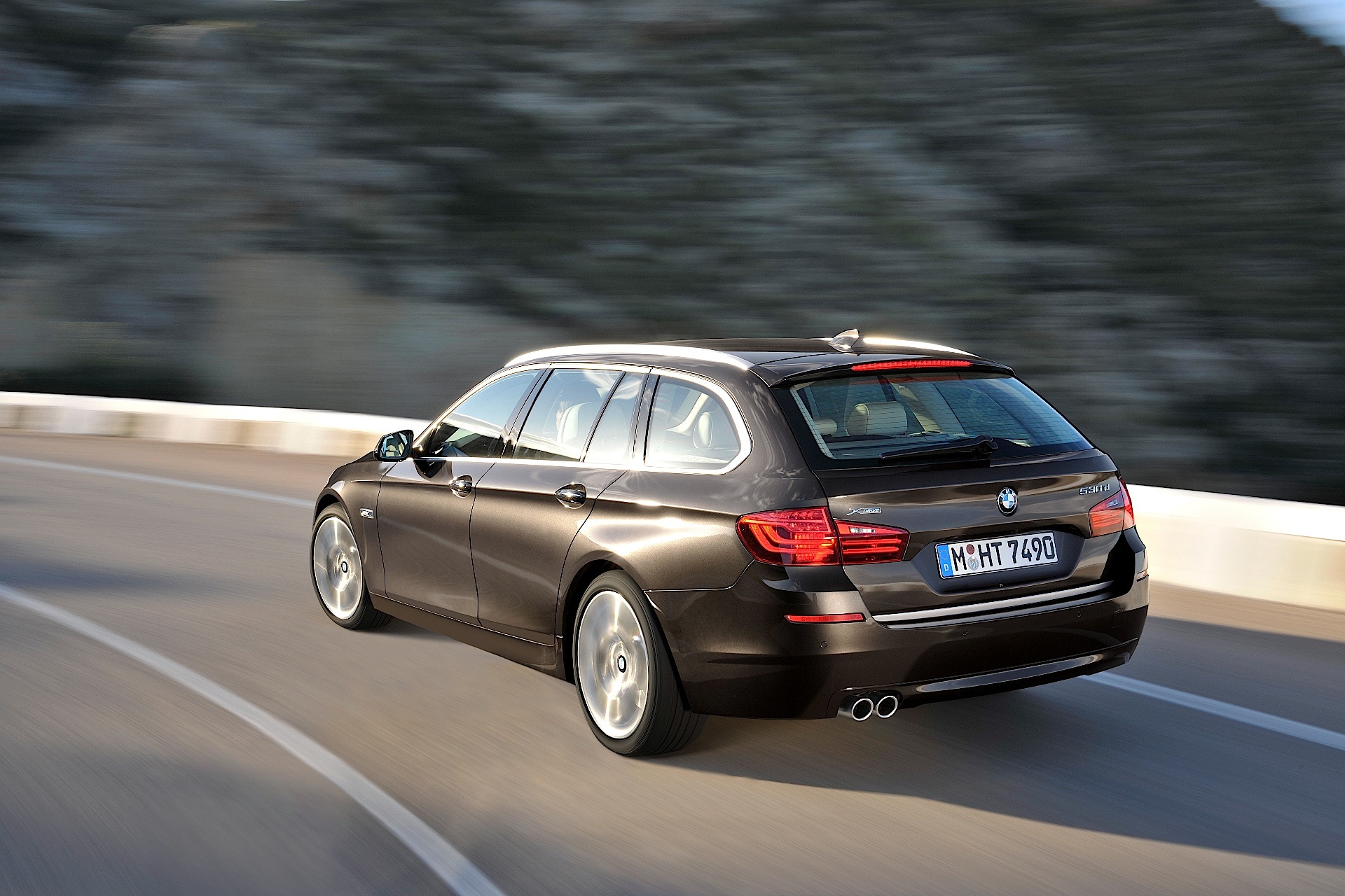 Bmw 5 Series Touring photo 39