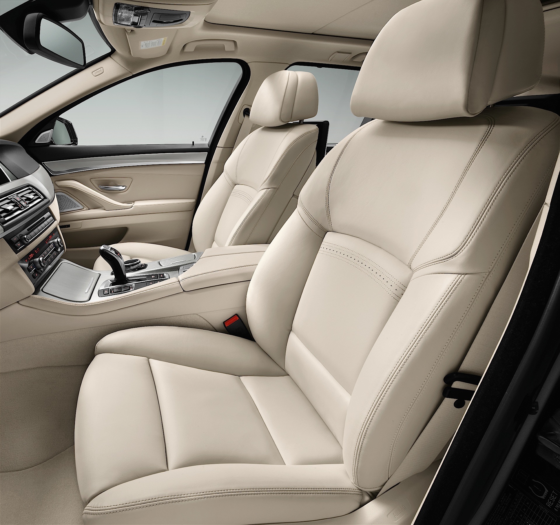 Bmw 5 Series Touring photo 51