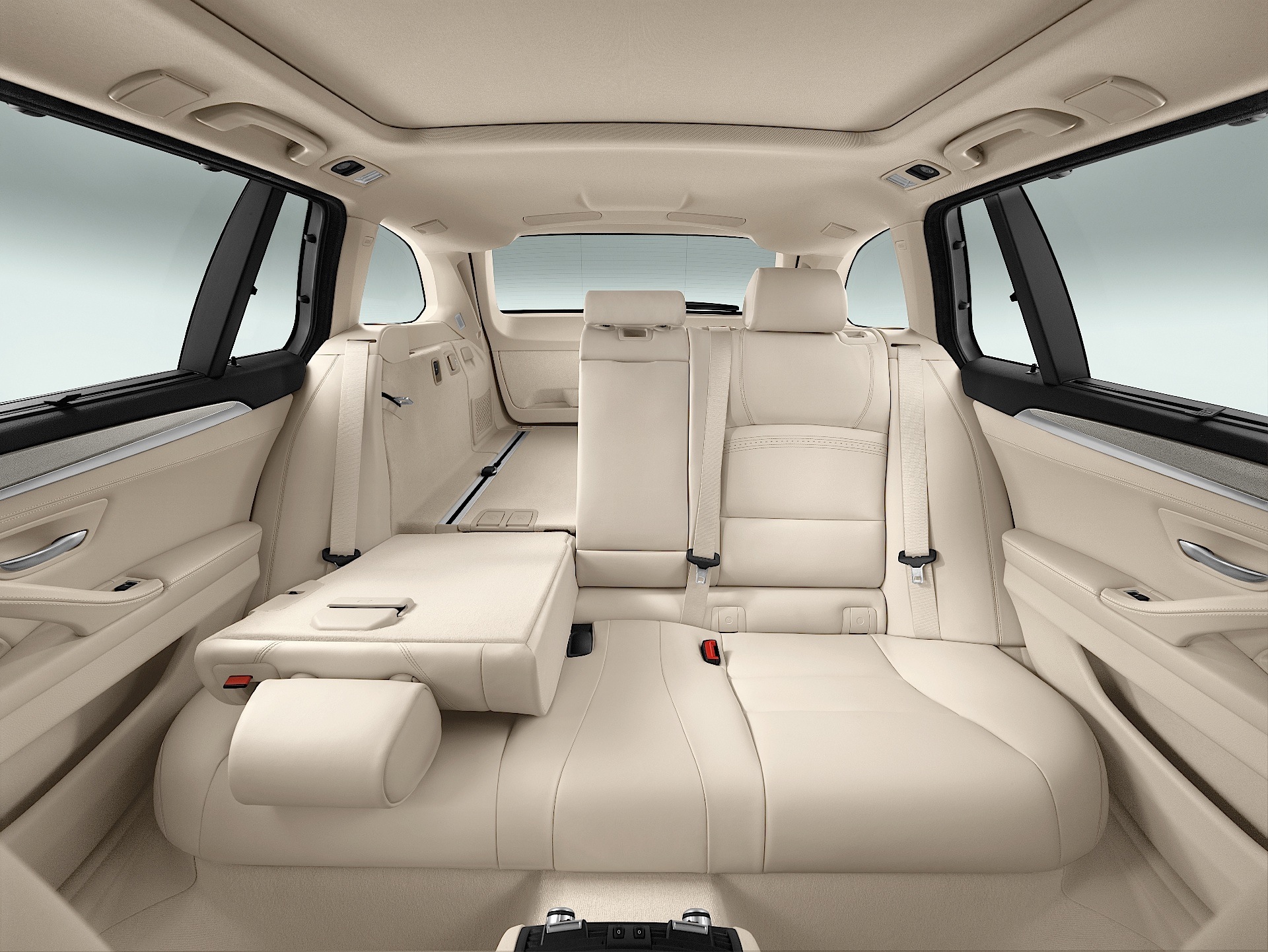 Bmw 5 Series Touring photo 52