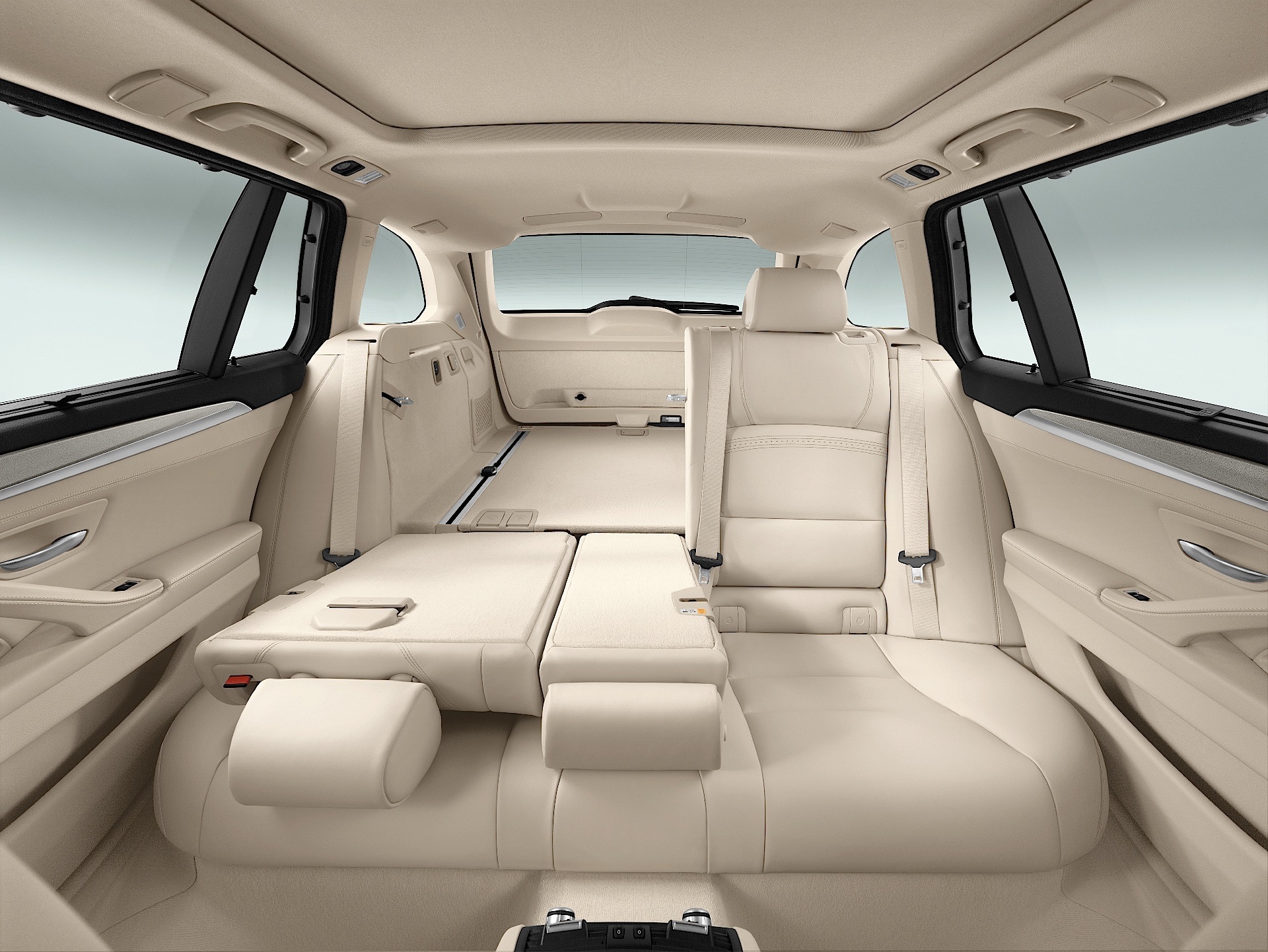 Bmw 5 Series Touring photo 53