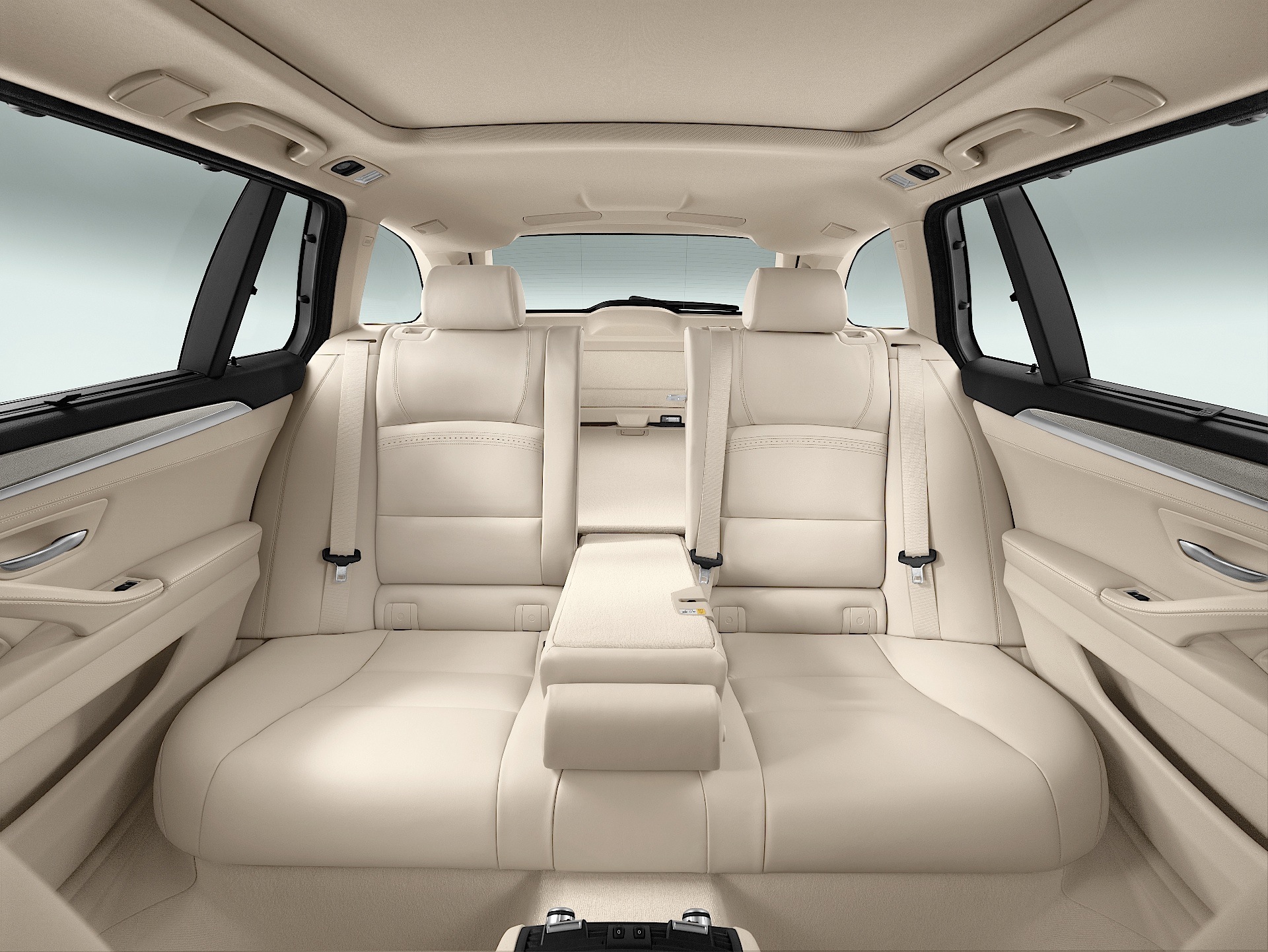 Bmw 5 Series Touring photo 56