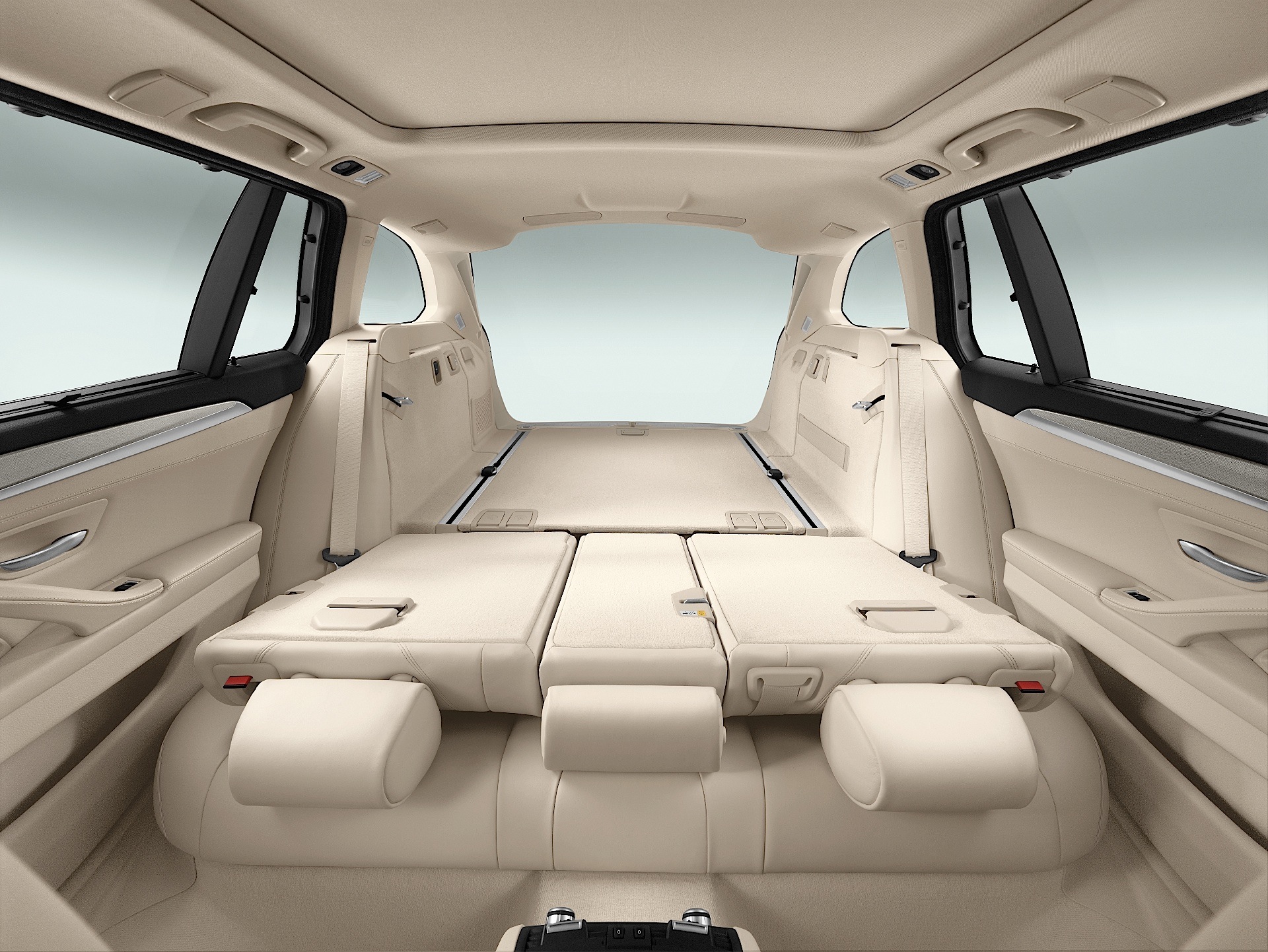 Bmw 5 Series Touring photo 57