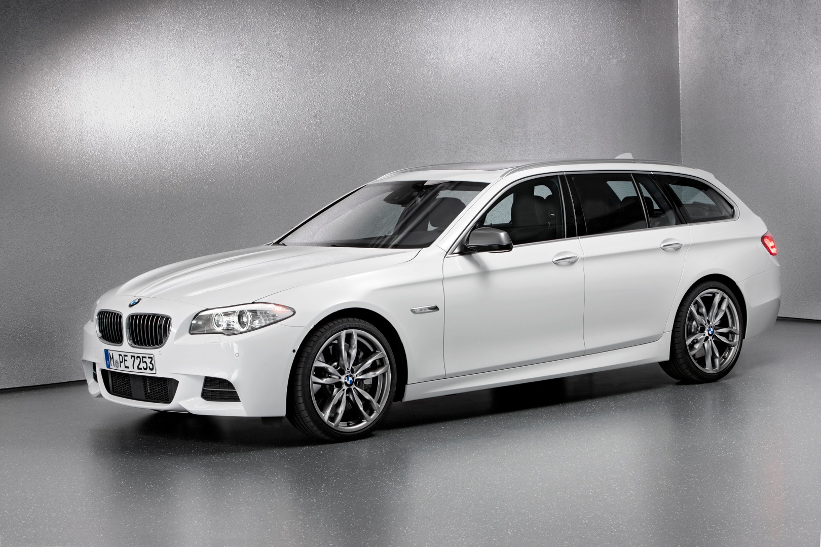 Bmw 5 Series Touring photo 42