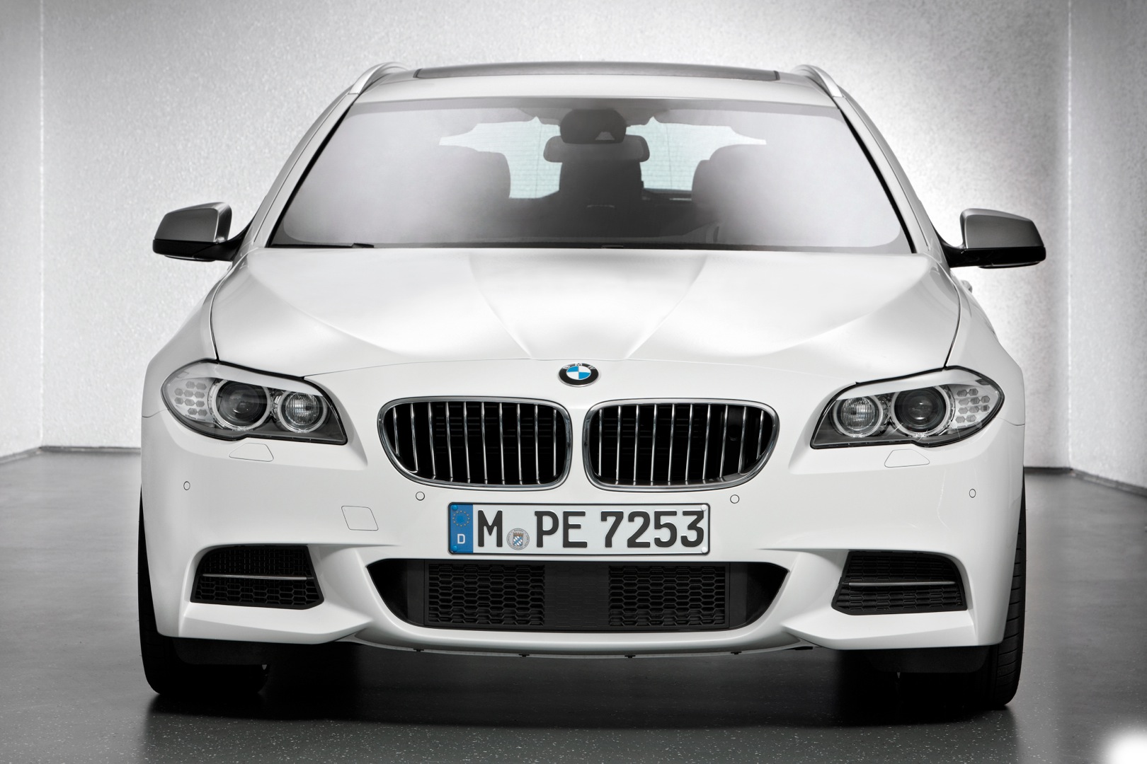 Bmw 5 Series Touring photo 43