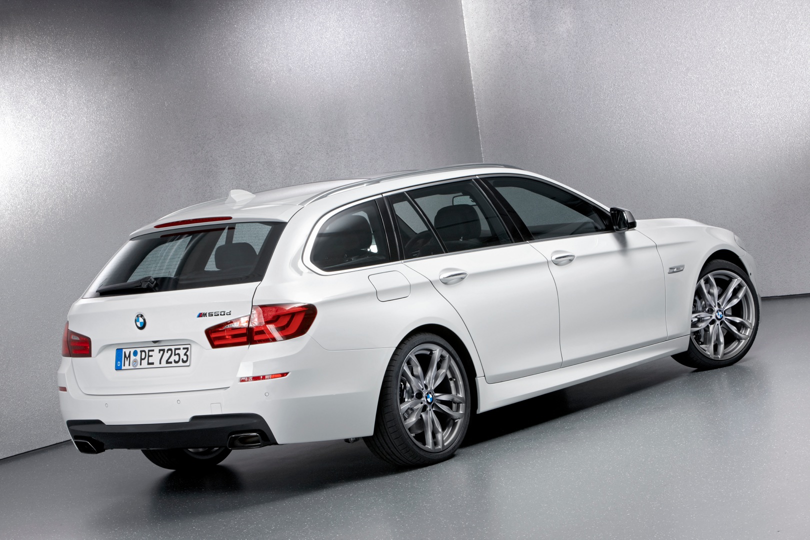 Bmw 5 Series Touring photo 44