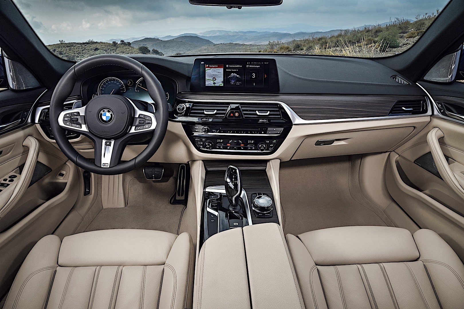 Bmw 5 Series Touring photo 26