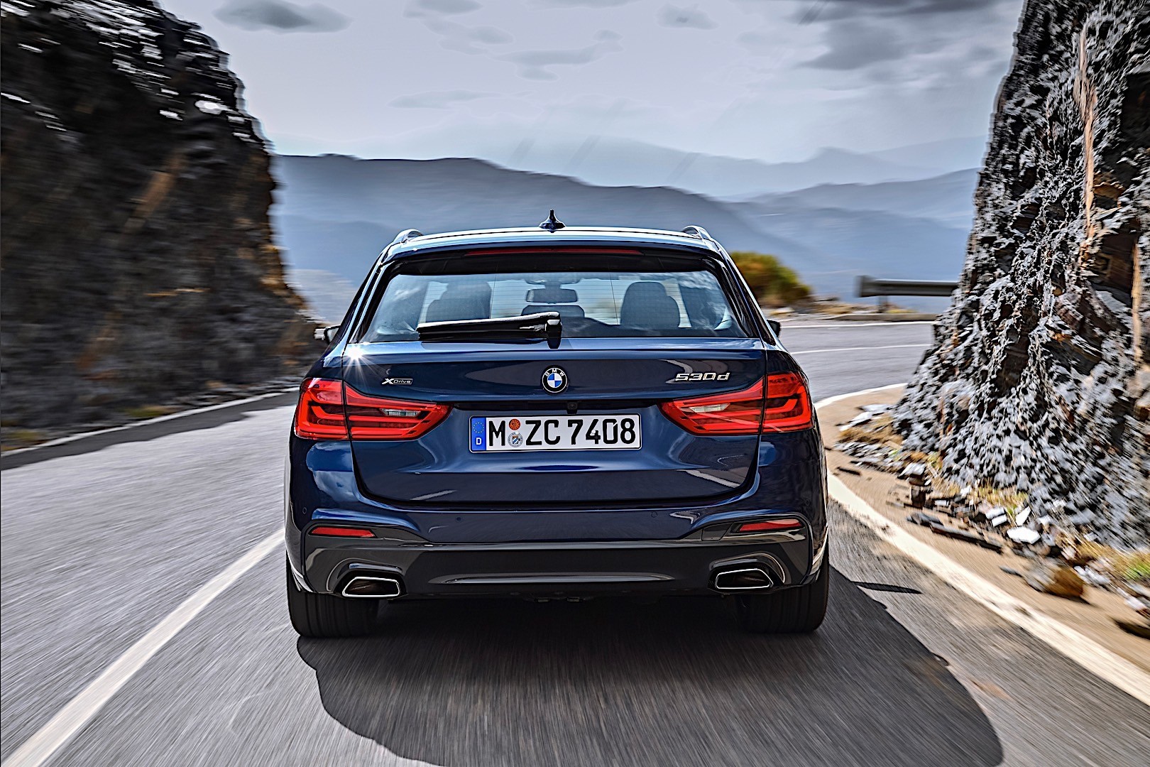 Bmw 5 Series Touring photo 13