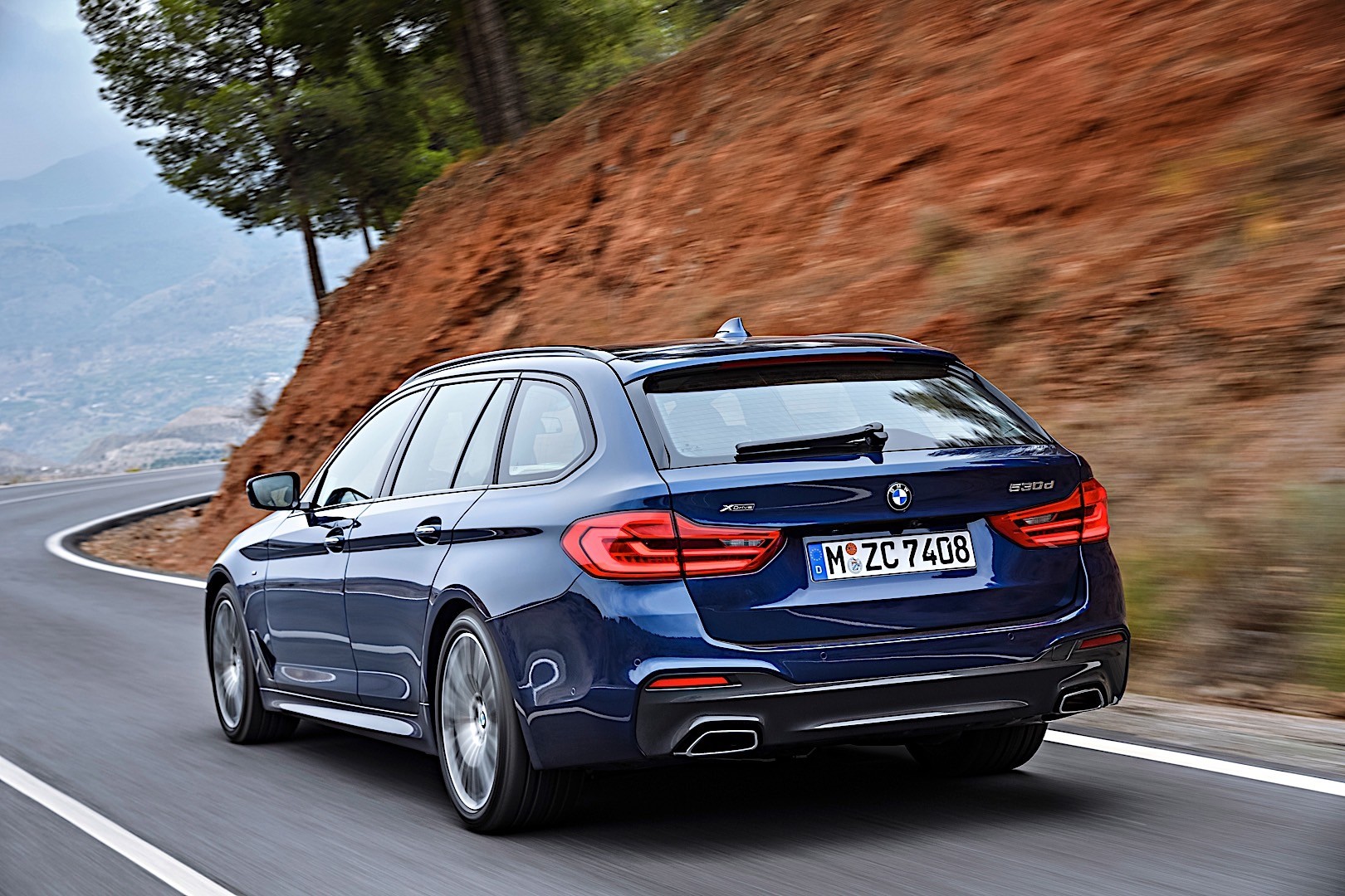 Bmw 5 Series Touring photo 15