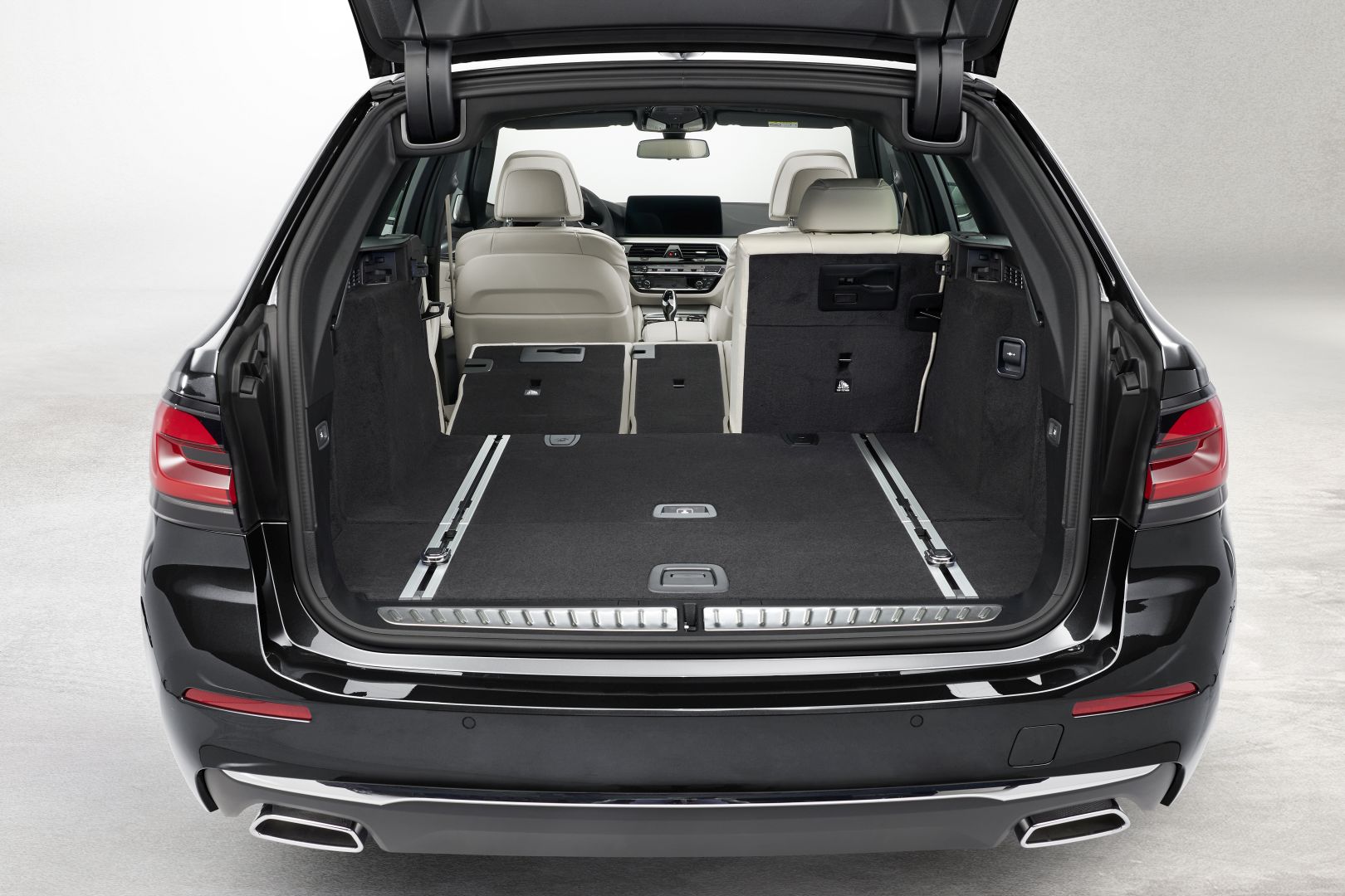 Bmw 5 Series Touring photo 41