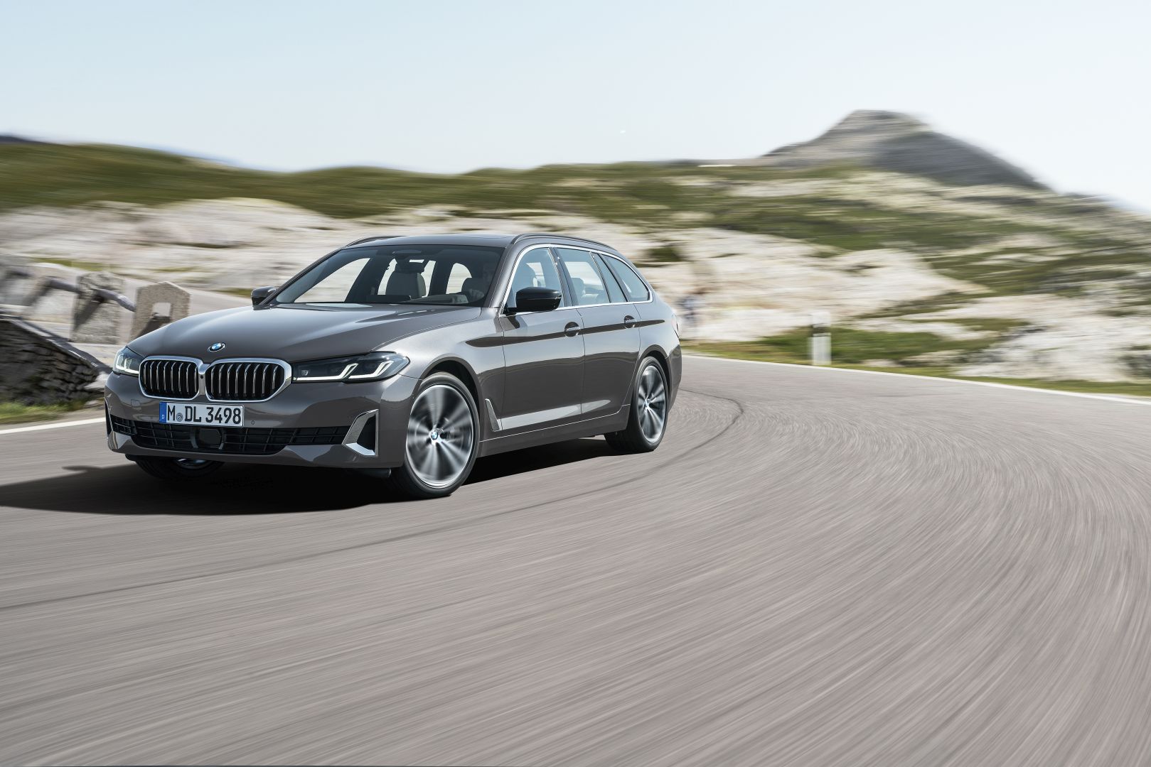 Bmw 5 Series Touring photo 3